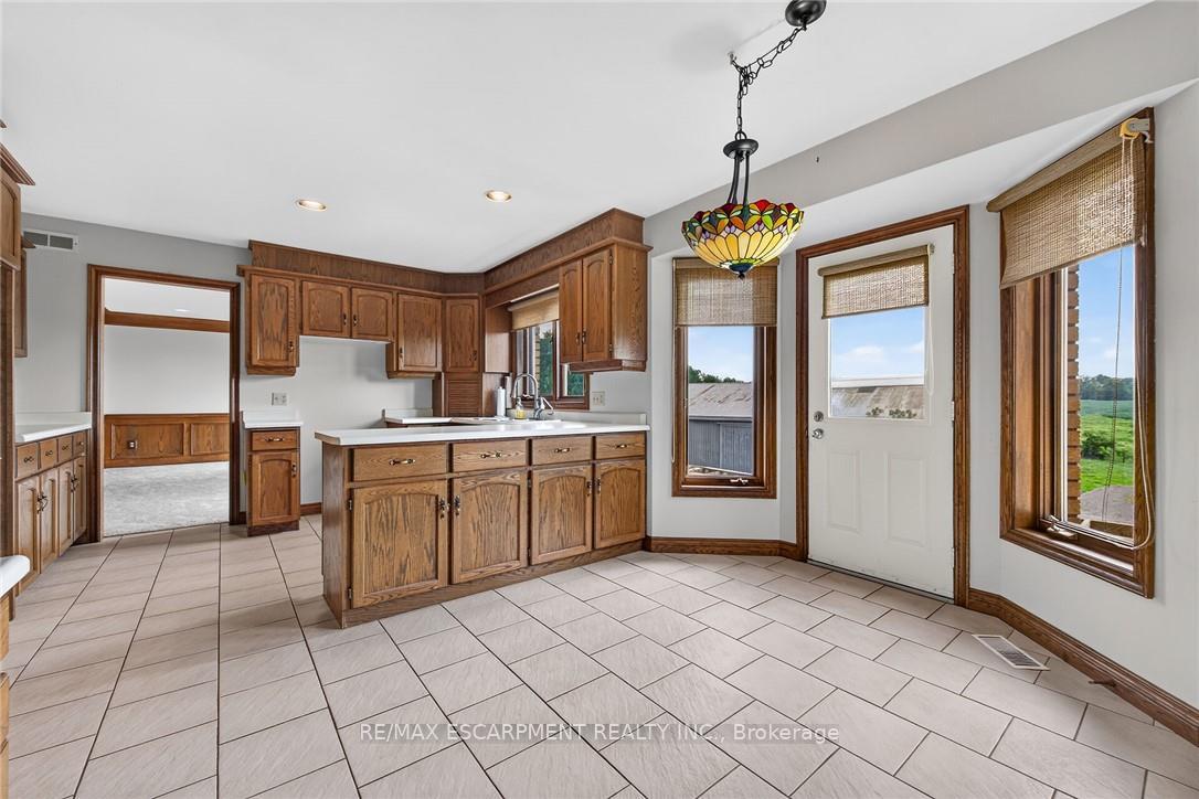 Photo 18 of 7011 Dickenson Road E, Hamilton, Mount Hope — HOMEH