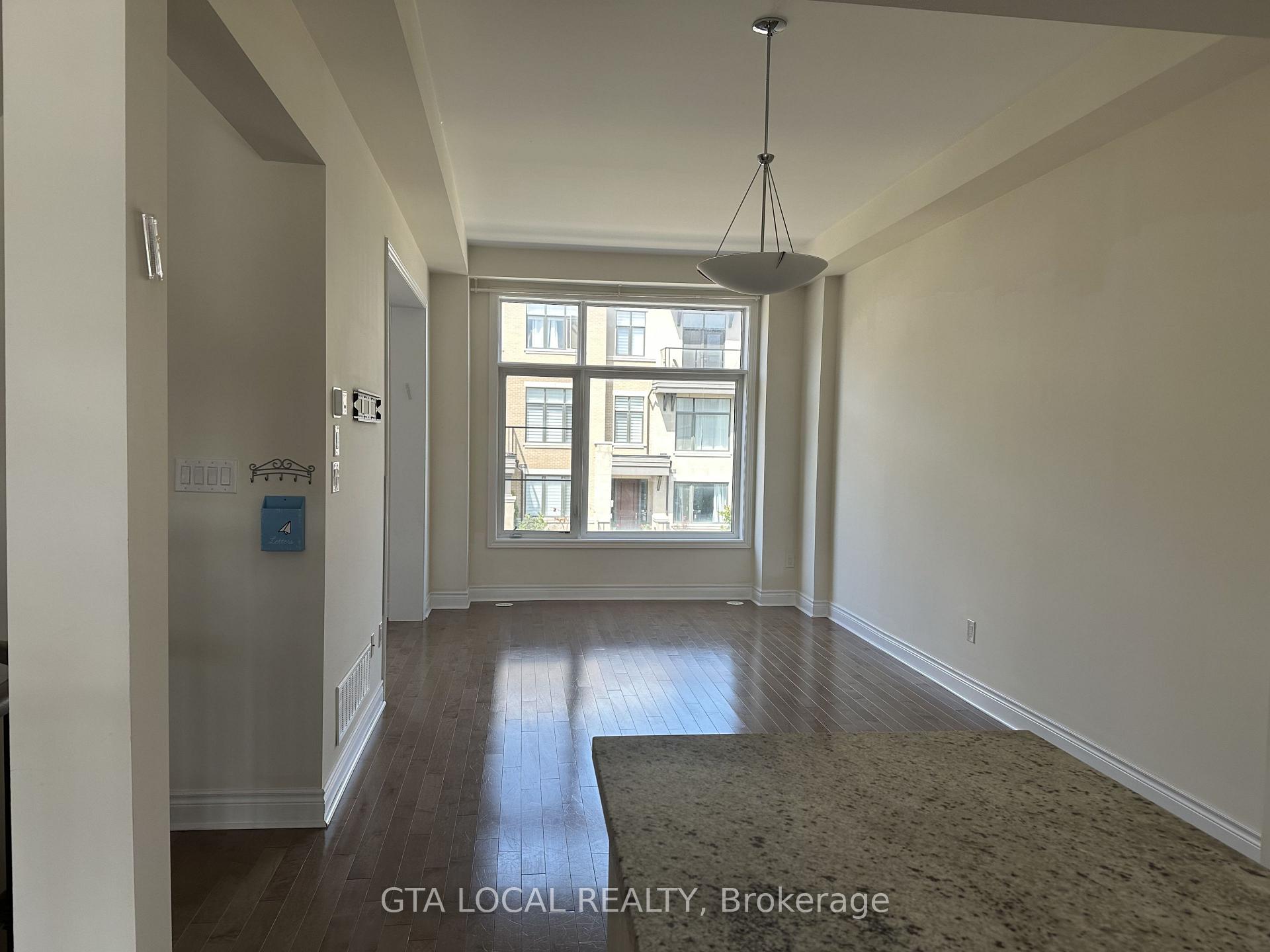 Photo 6 of 5 Aylin Crescent, Vaughan, Patterson — HOMEH