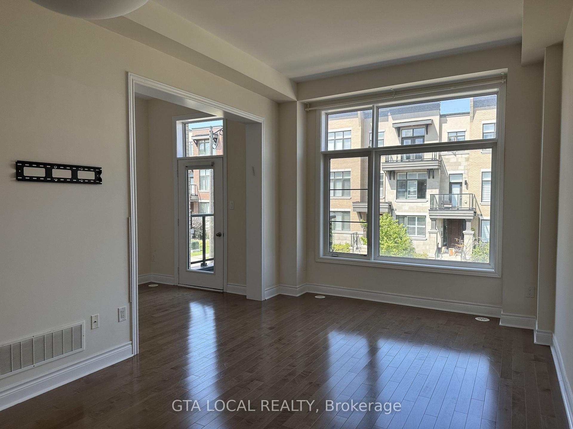 Photo 8 of 5 Aylin Crescent, Vaughan, Patterson — HOMEH