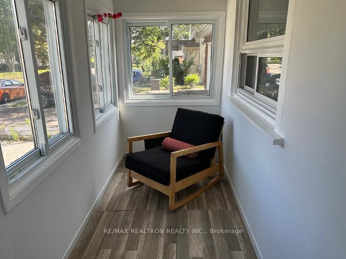 Photo 4 of 18 Phillip Avenue, Scarborough, Birchcliffe-Cliffside — HOMEH