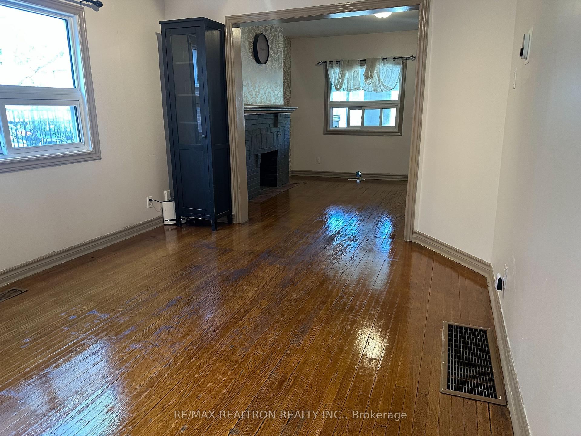 Photo 9 of 18 Phillip Avenue, Scarborough, Birchcliffe-Cliffside — HOMEH