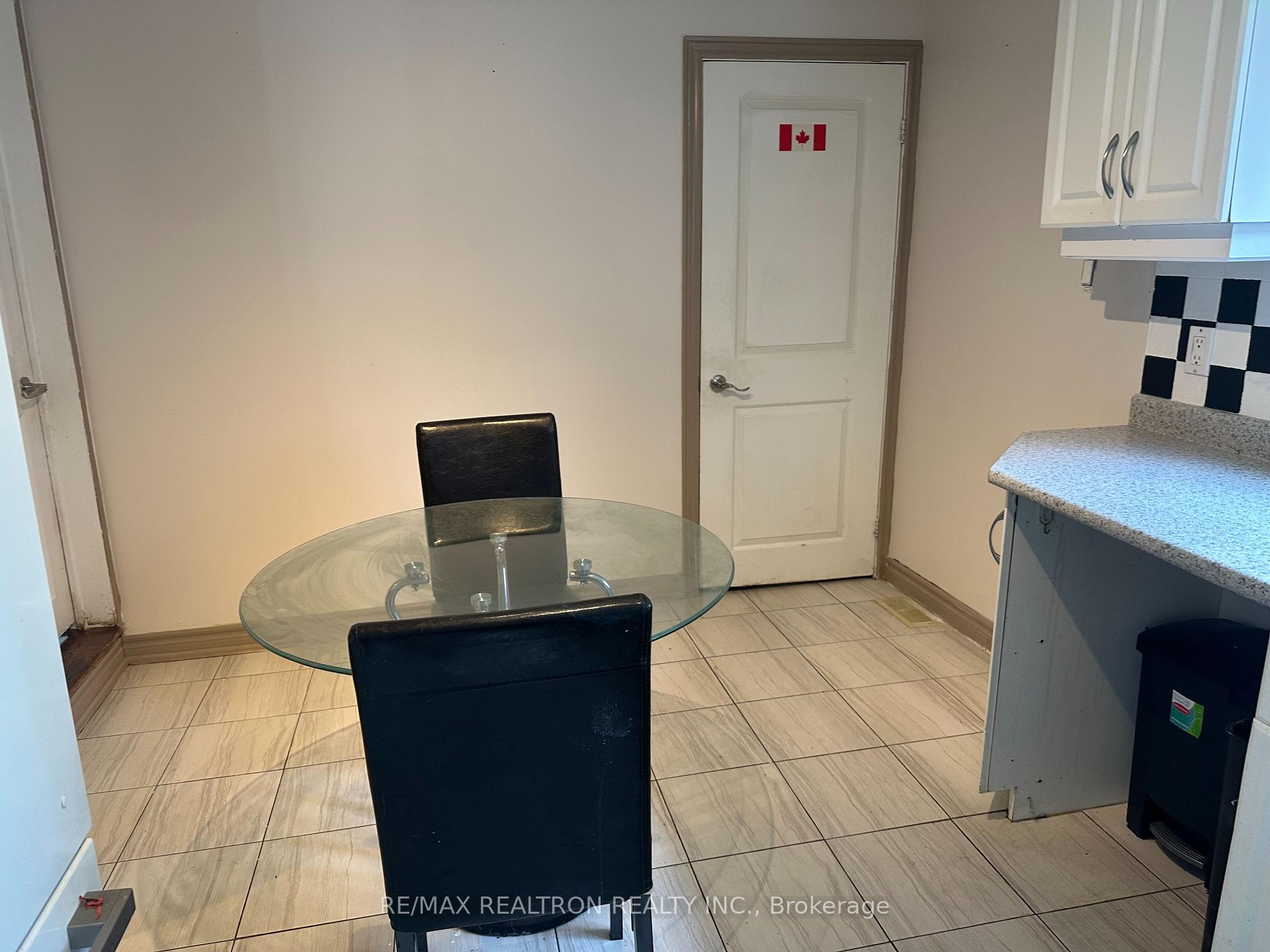 Photo 13 of 18 Phillip Avenue, Scarborough, Birchcliffe-Cliffside — HOMEH