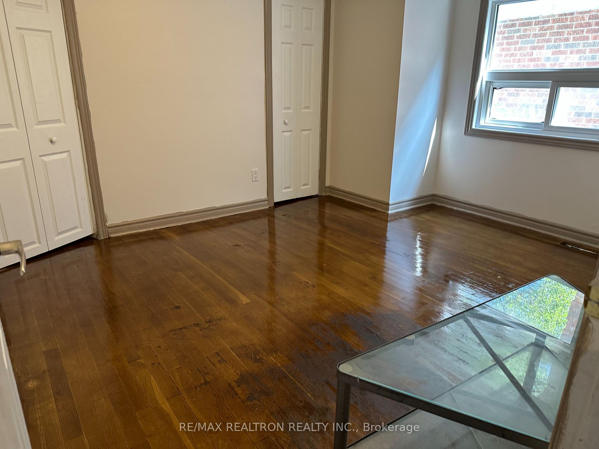 Photo 14 of 18 Phillip Avenue, Scarborough, Birchcliffe-Cliffside — HOMEH