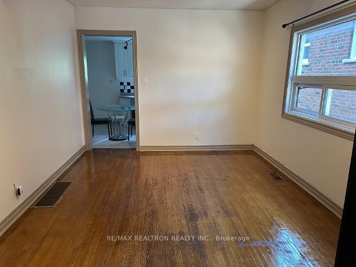 Photo 16 of 18 Phillip Avenue, Scarborough, Birchcliffe-Cliffside — HOMEH