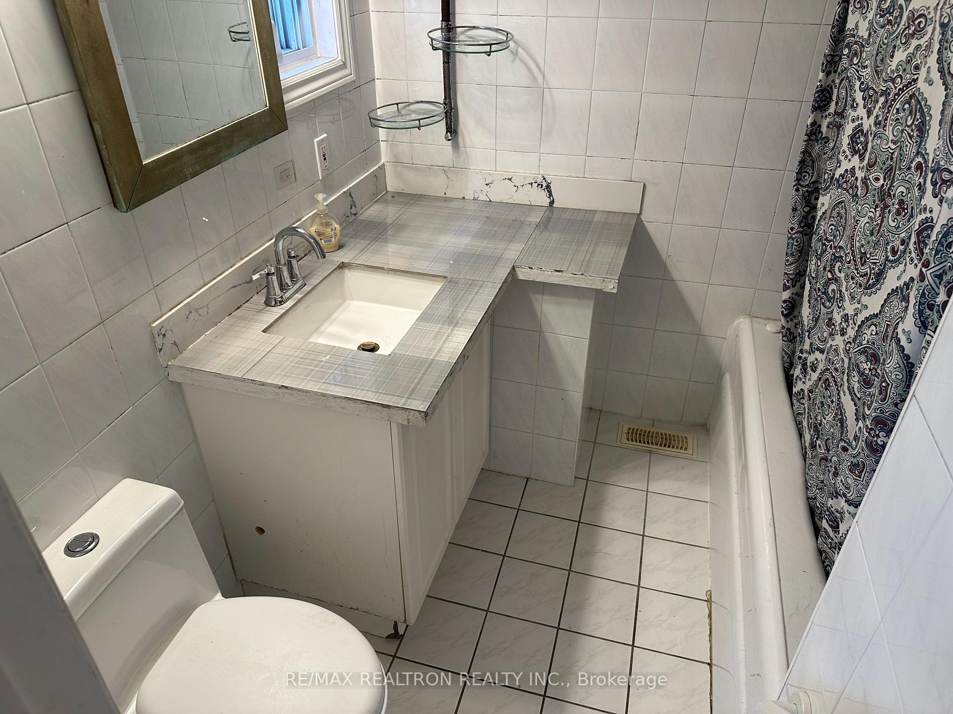 Photo 17 of 18 Phillip Avenue, Scarborough, Birchcliffe-Cliffside — HOMEH