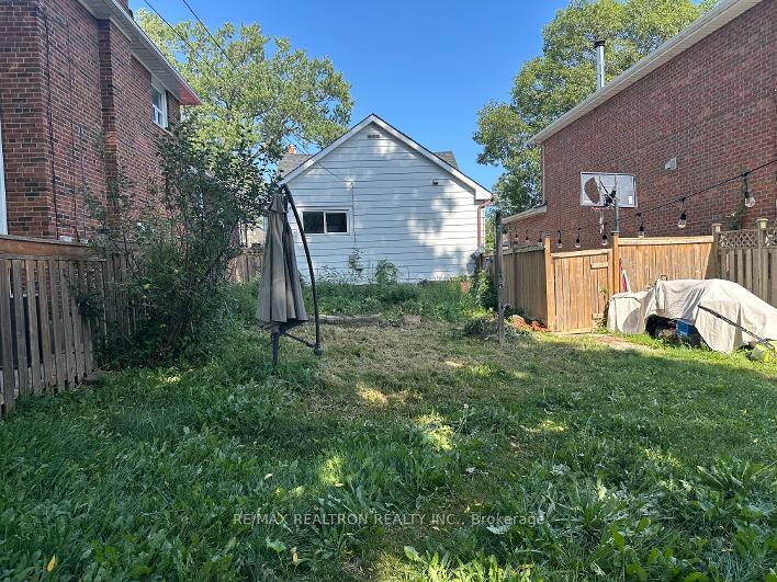 Photo 20 of 18 Phillip Avenue, Scarborough, Birchcliffe-Cliffside — HOMEH