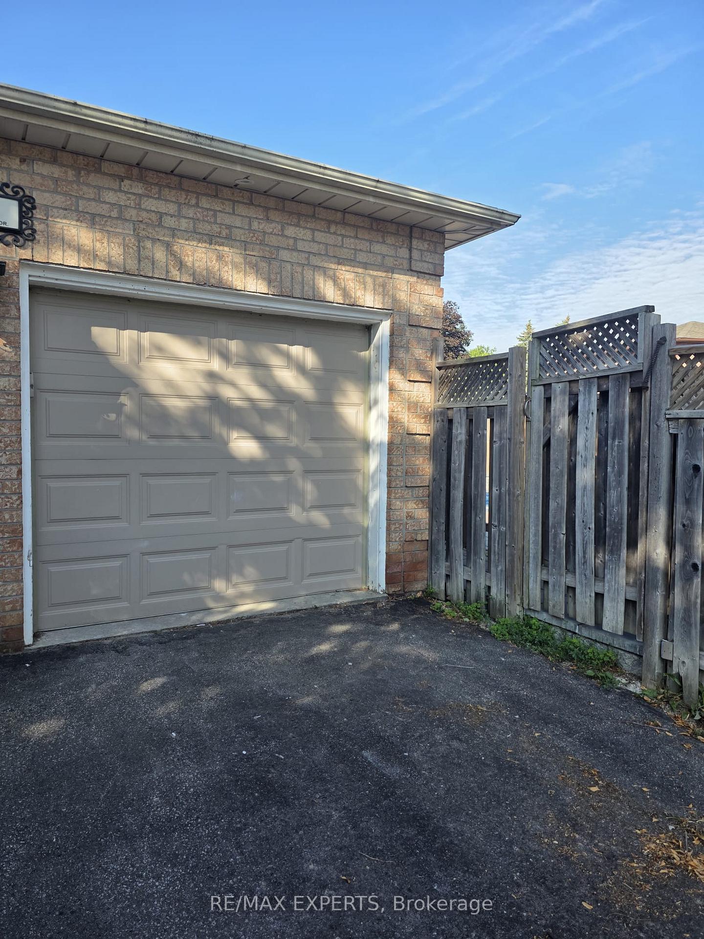 Photo 2 of Unit Bsmt, 20 Deer Valley Drive, Caledon, Bolton West — HOMEH