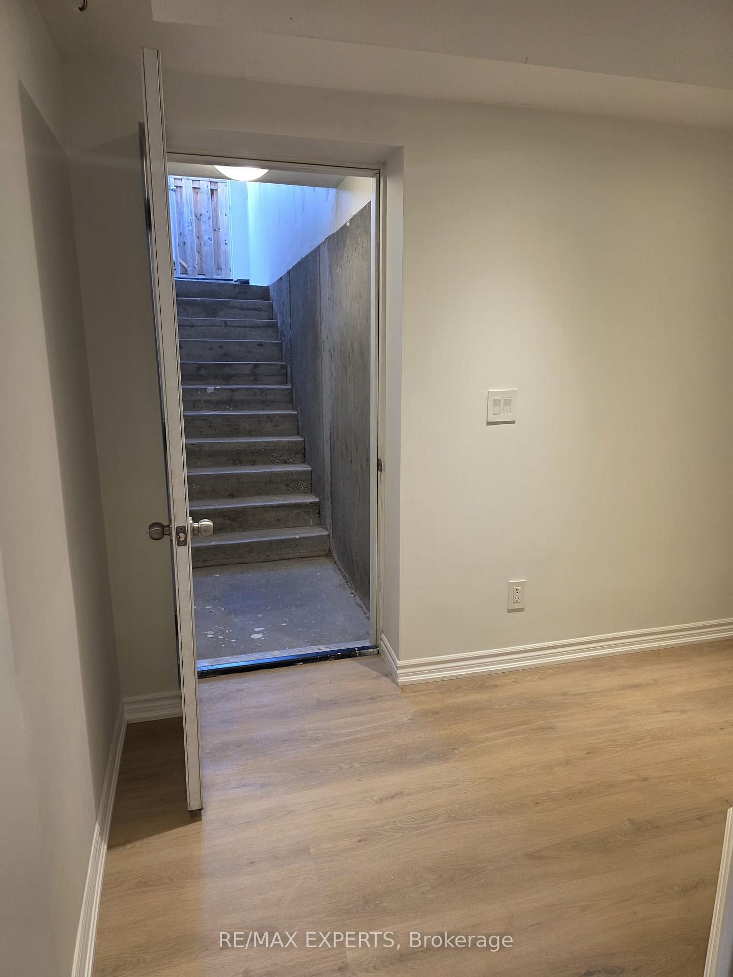 Photo 13 of Unit Bsmt, 20 Deer Valley Drive, Caledon, Bolton West — HOMEH