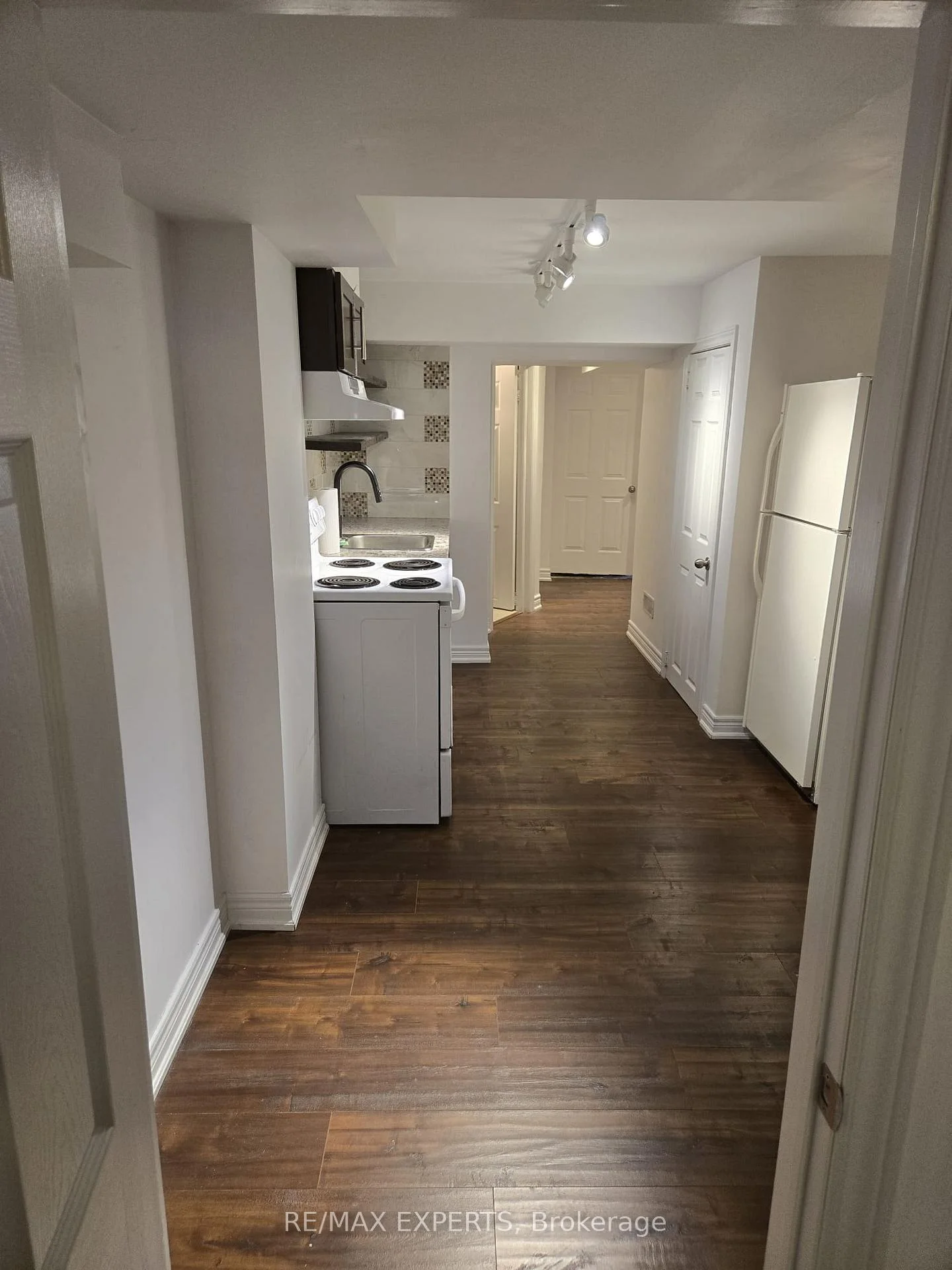 Photo 3 of Unit Bsmt, 20 Deer Valley Drive, Caledon, Bolton West — HOMEH