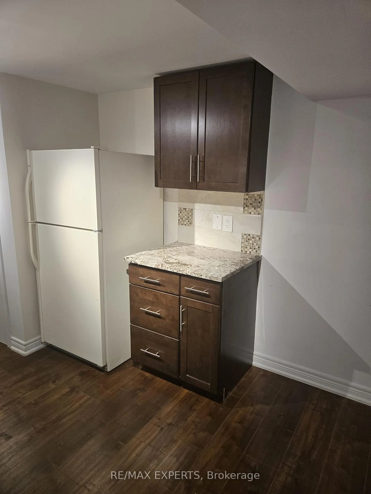Photo 4 of Unit Bsmt, 20 Deer Valley Drive, Caledon, Bolton West — HOMEH