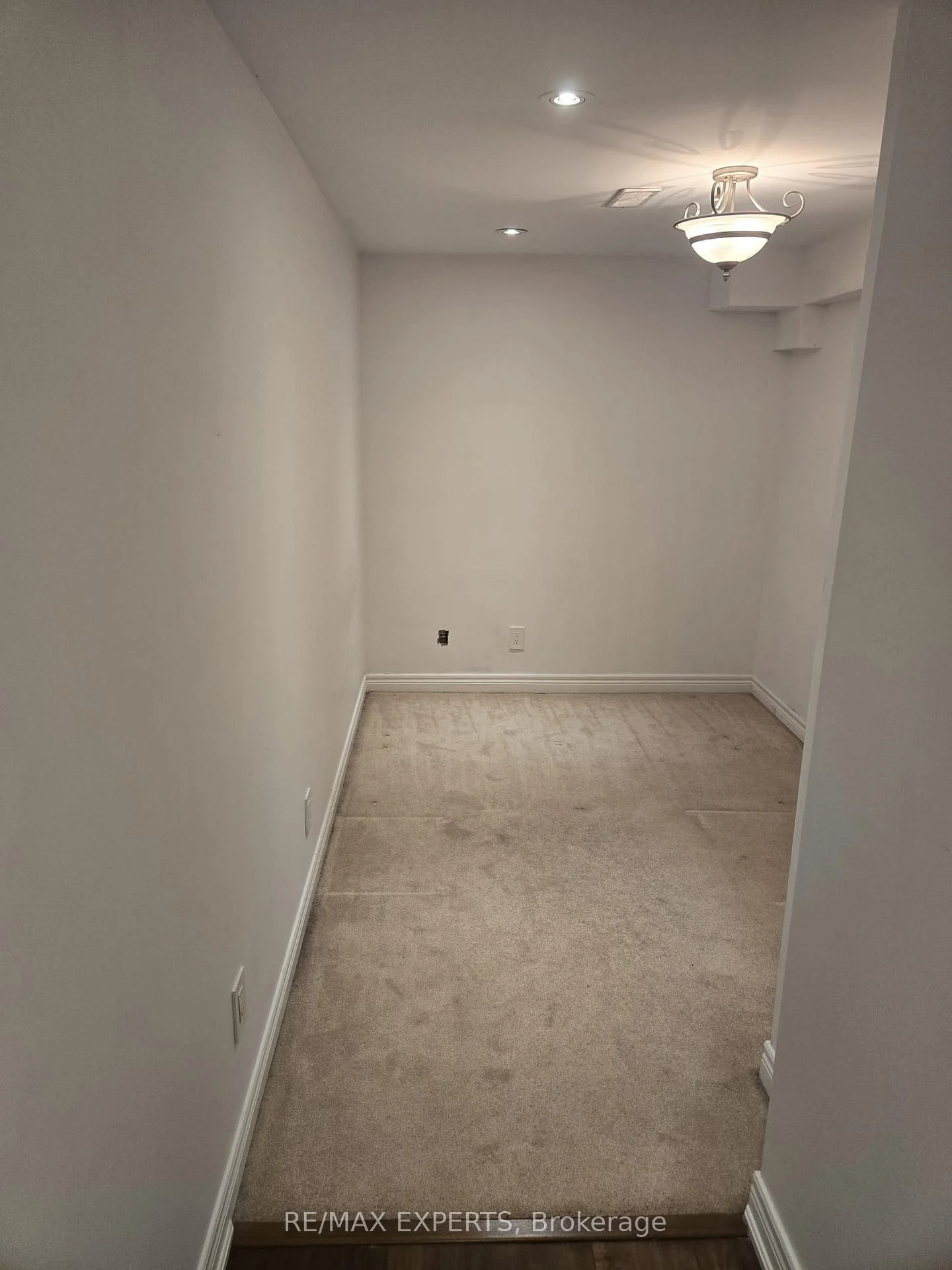Photo 7 of Unit Bsmt, 20 Deer Valley Drive, Caledon, Bolton West — HOMEH
