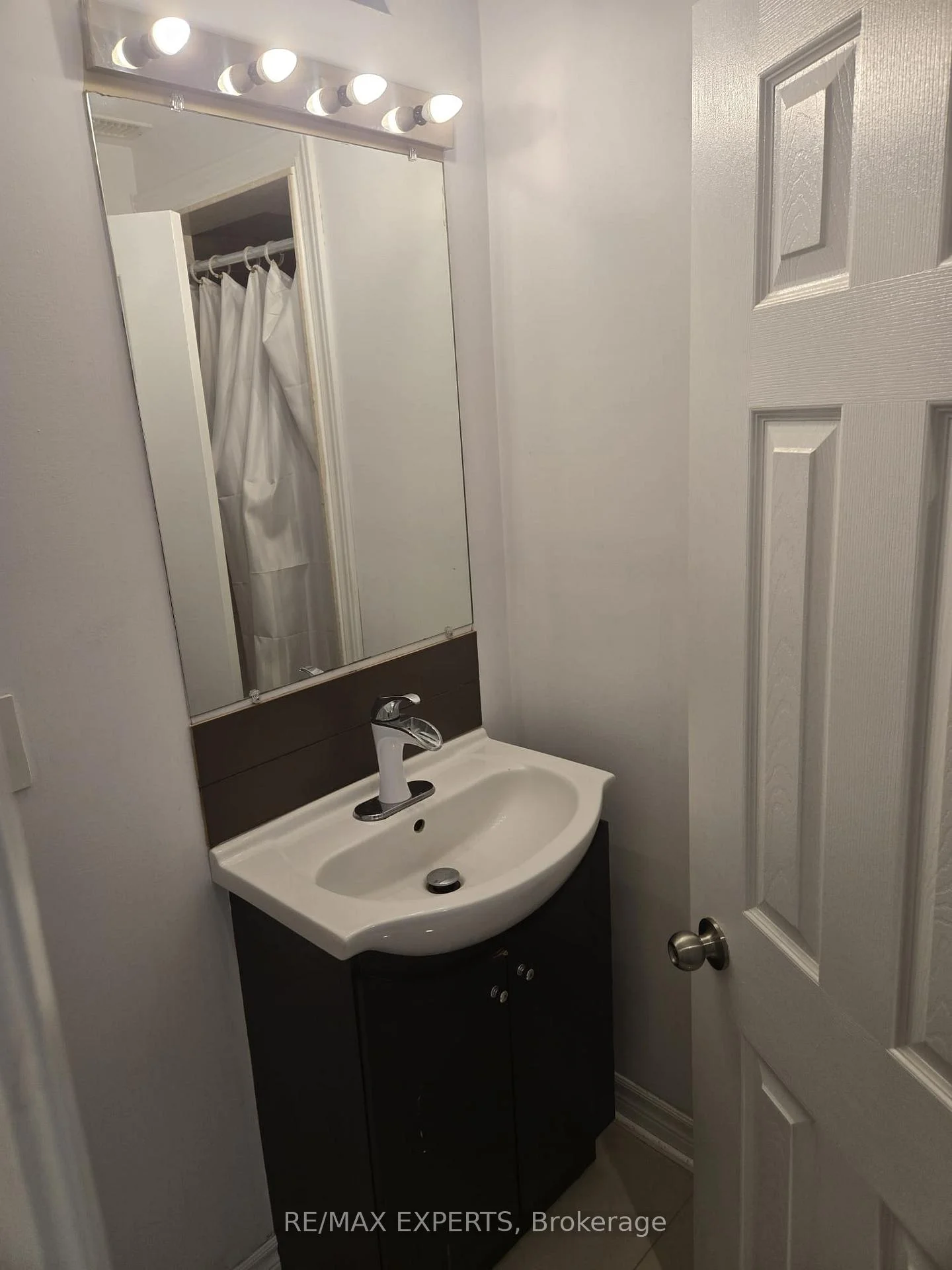 Photo 9 of Unit Bsmt, 20 Deer Valley Drive, Caledon, Bolton West — HOMEH