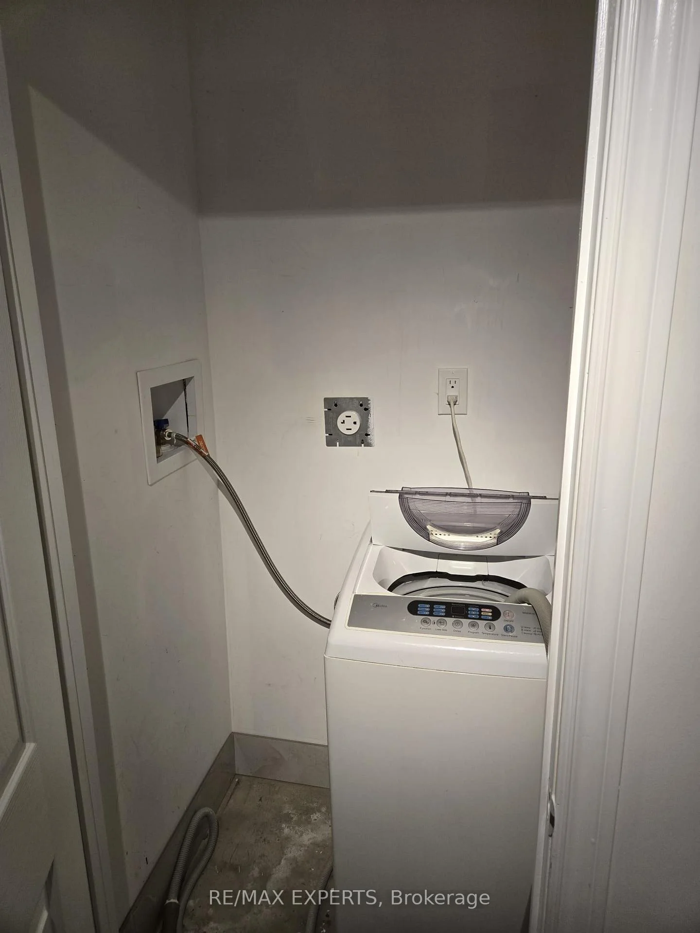 Photo 10 of Unit Bsmt, 20 Deer Valley Drive, Caledon, Bolton West — HOMEH