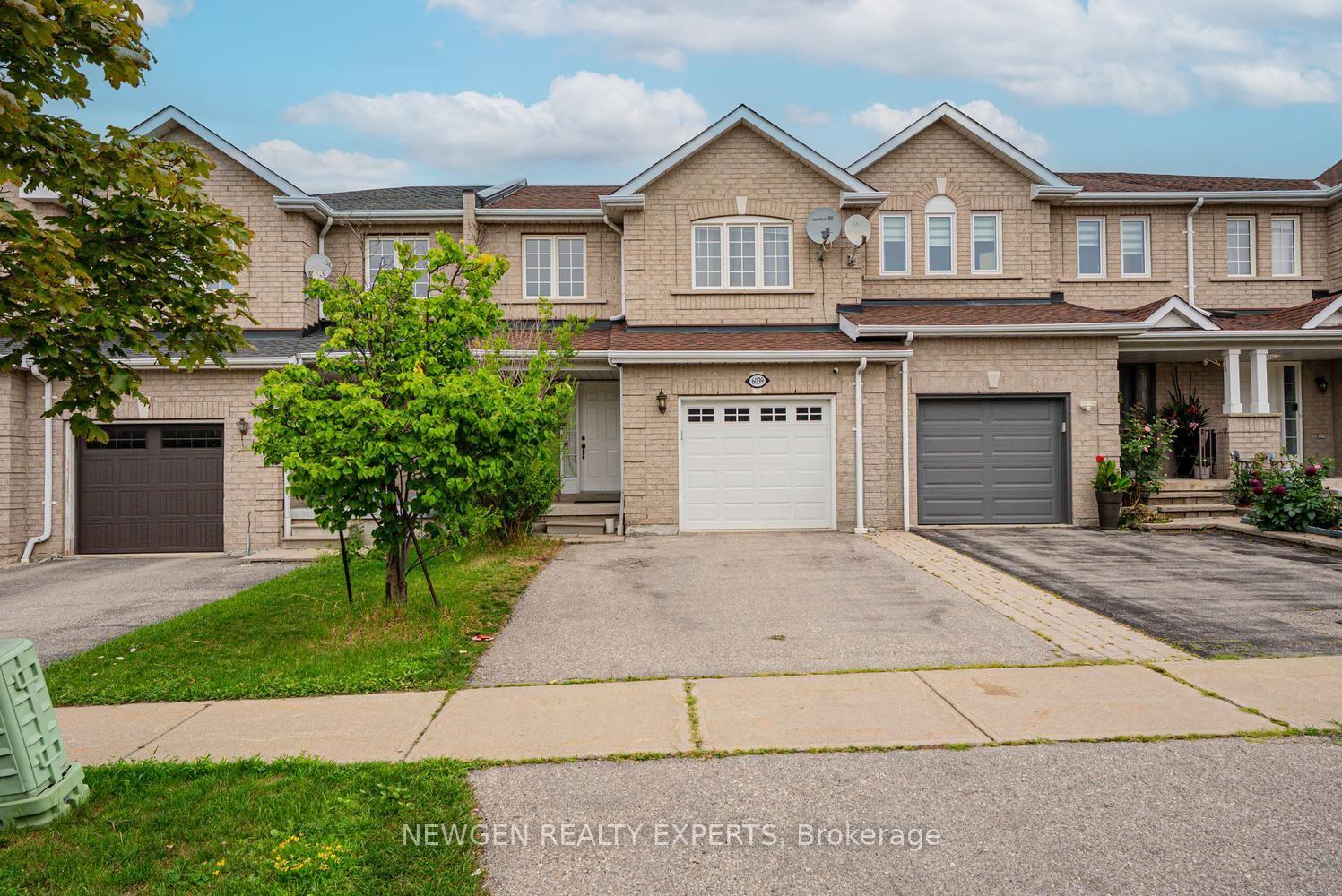 Photo 2 of 6039 Coxswain Crescent, Mississauga, East Credit — HOMEH