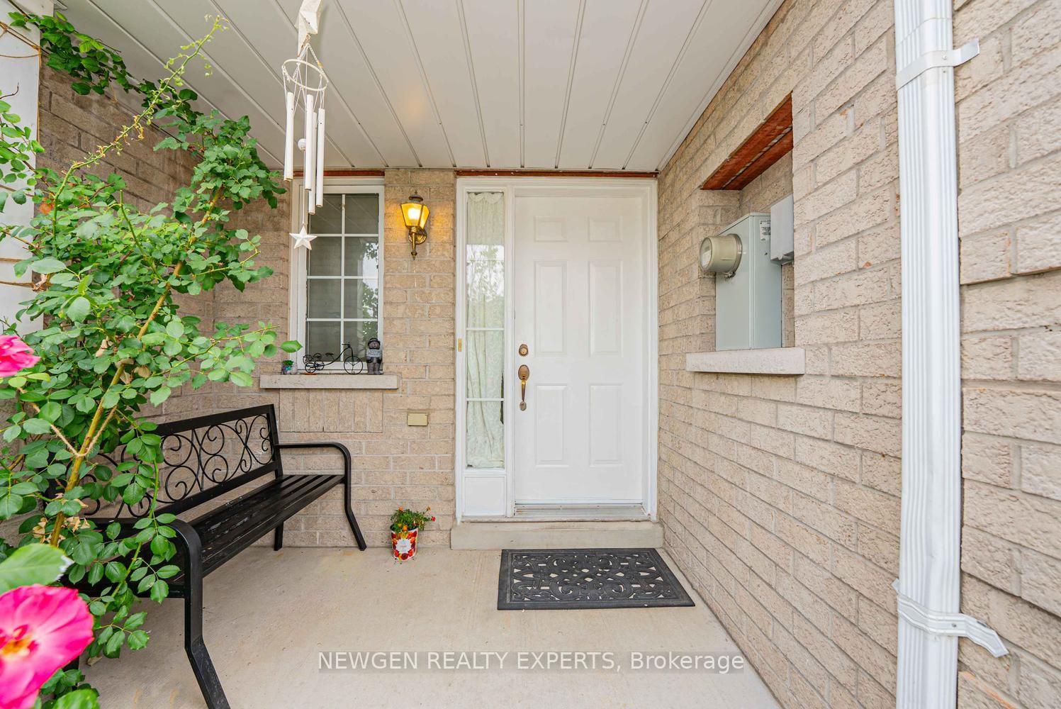 Photo 3 of 6039 Coxswain Crescent, Mississauga, East Credit — HOMEH