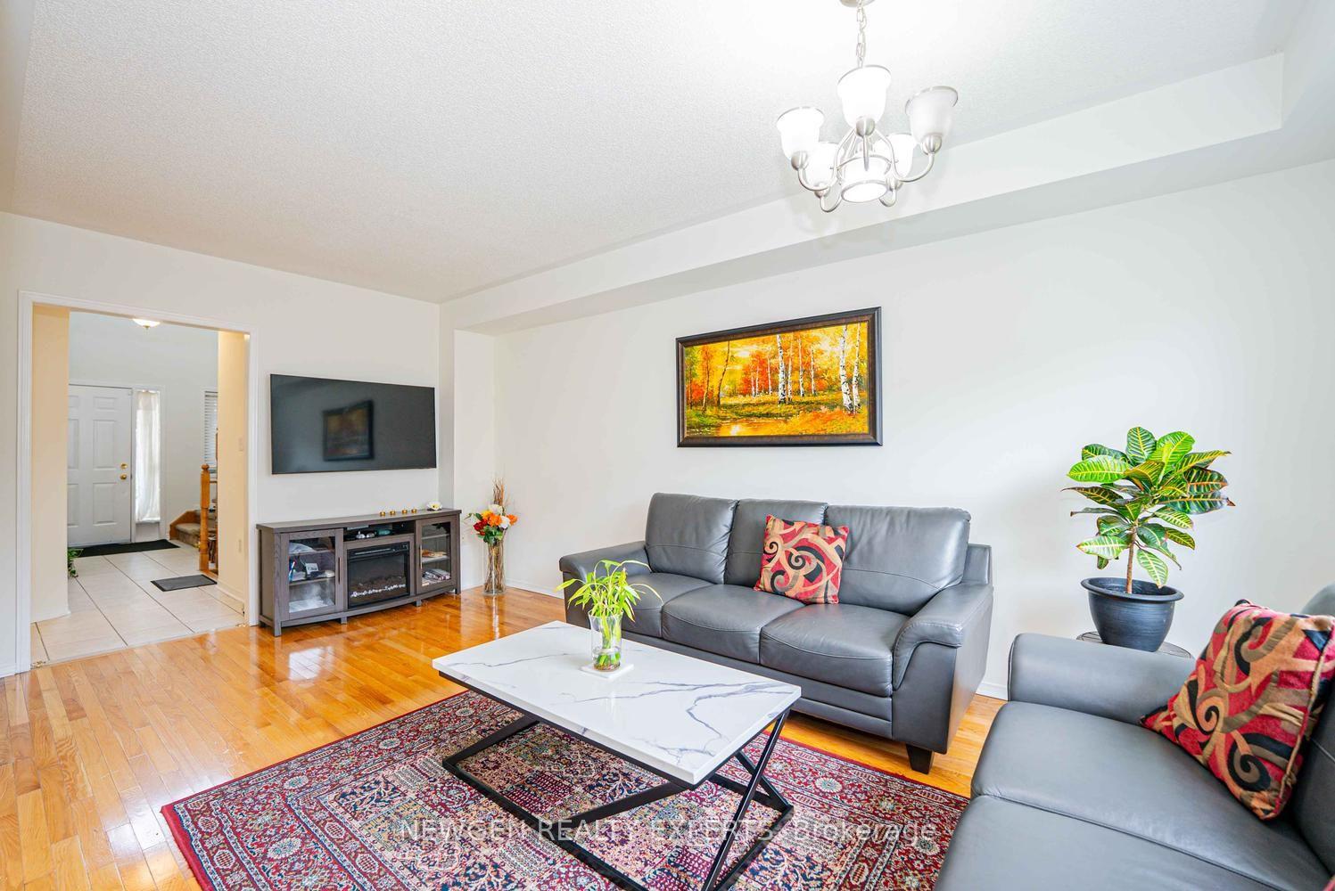 Photo 7 of 6039 Coxswain Crescent, Mississauga, East Credit — HOMEH