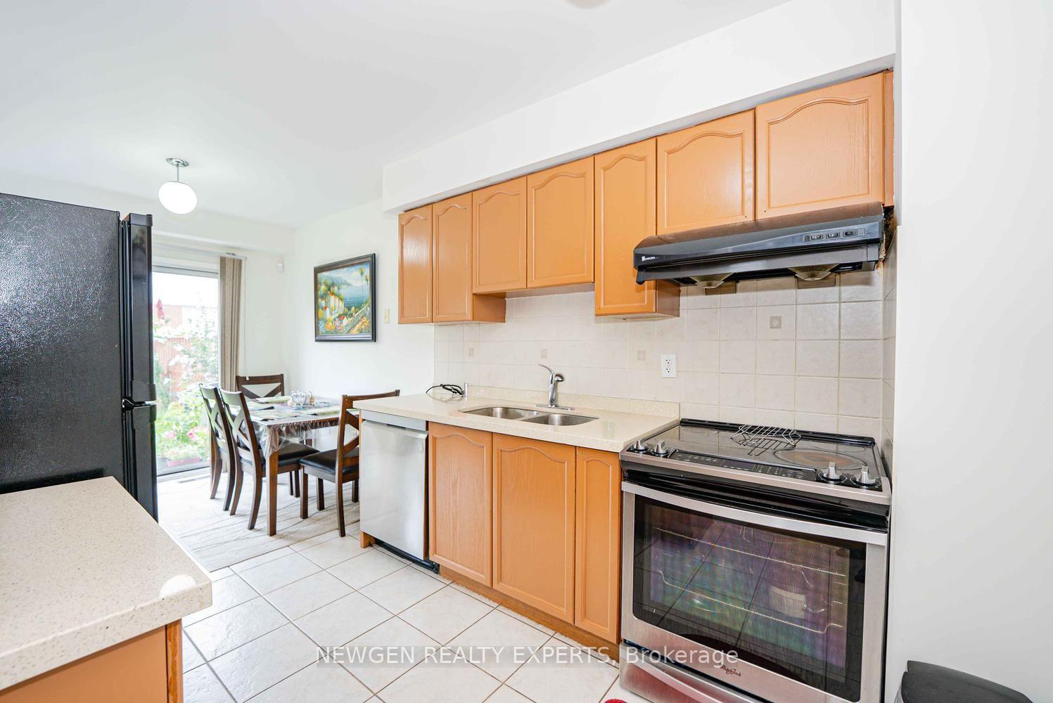 Photo 9 of 6039 Coxswain Crescent, Mississauga, East Credit — HOMEH