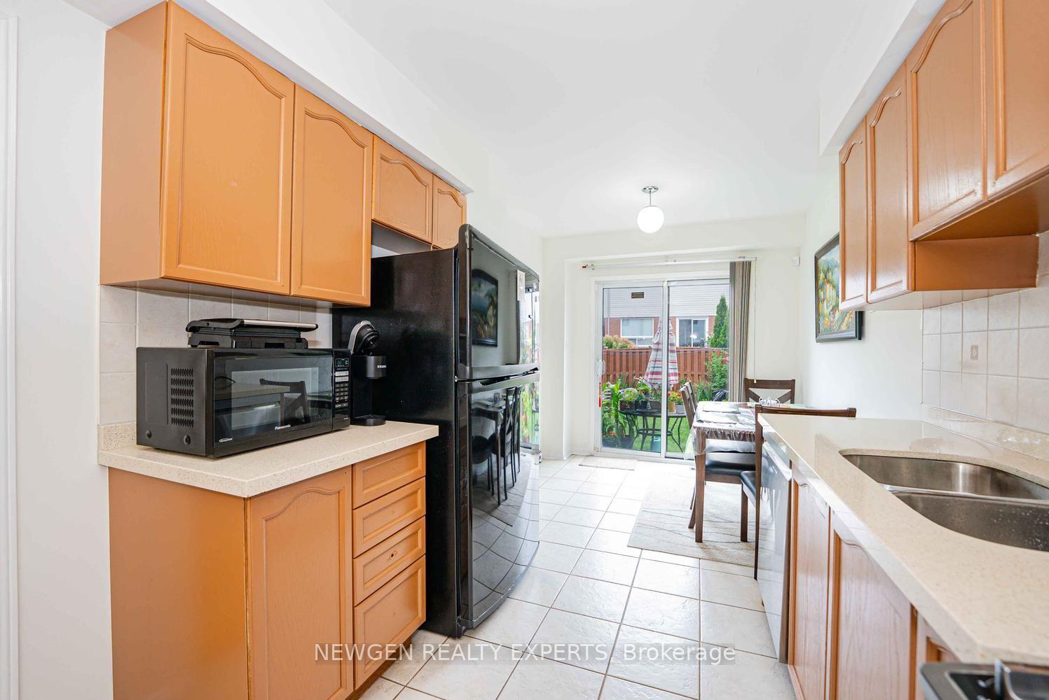 Photo 10 of 6039 Coxswain Crescent, Mississauga, East Credit — HOMEH