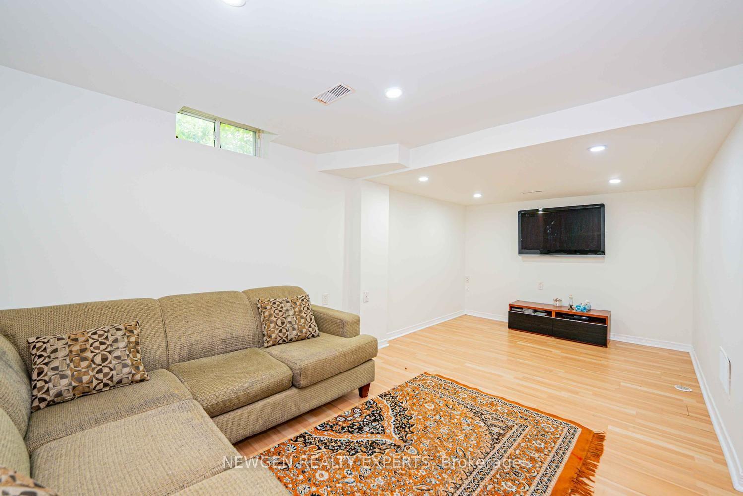 Photo 30 of 6039 Coxswain Crescent, Mississauga, East Credit — HOMEH