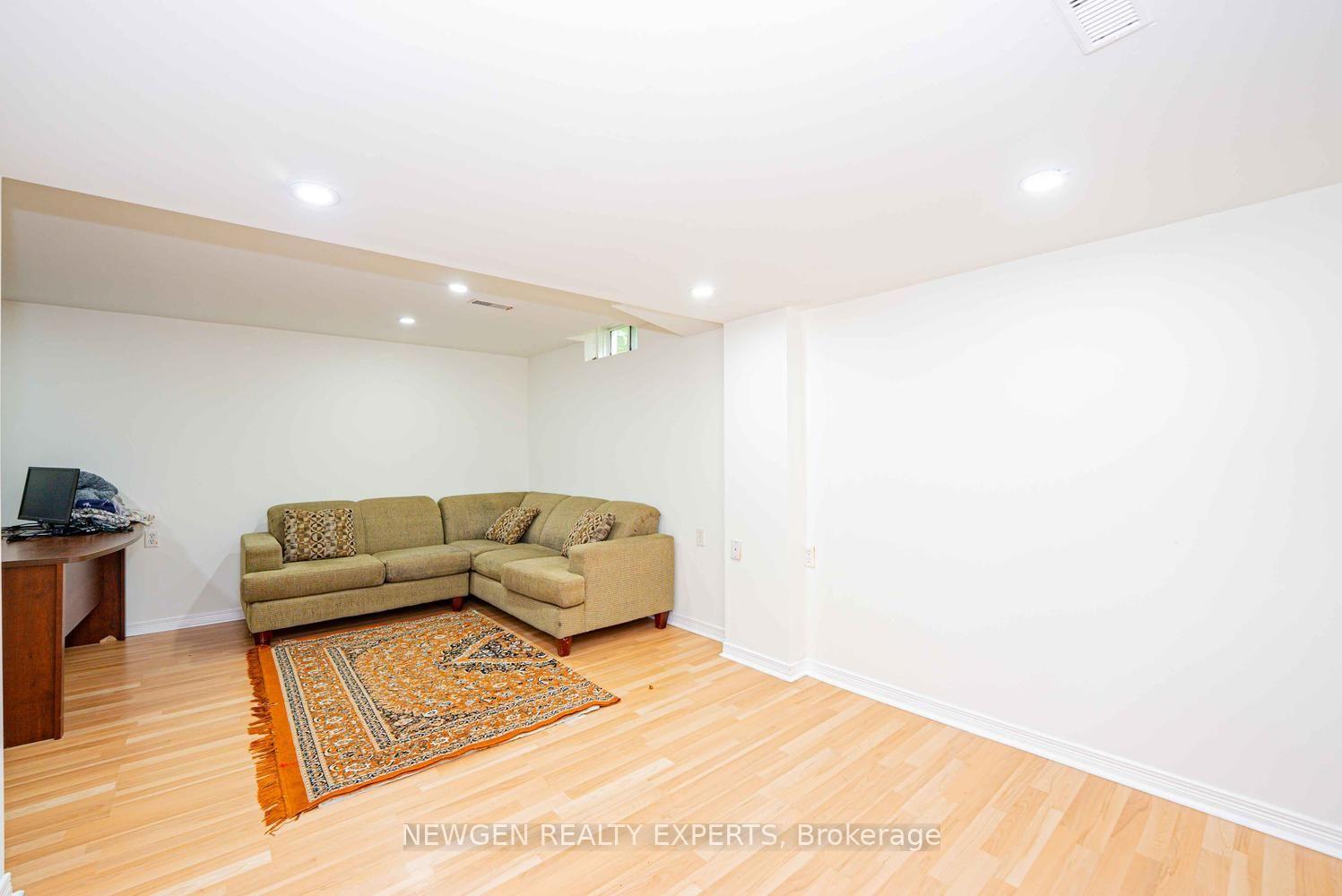 Photo 31 of 6039 Coxswain Crescent, Mississauga, East Credit — HOMEH