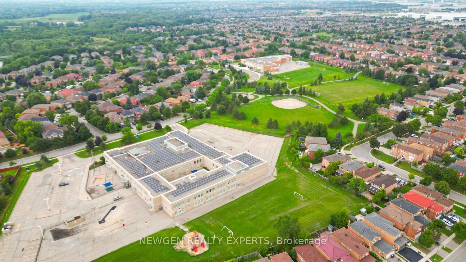 Photo 39 of 6039 Coxswain Crescent, Mississauga, East Credit — HOMEH
