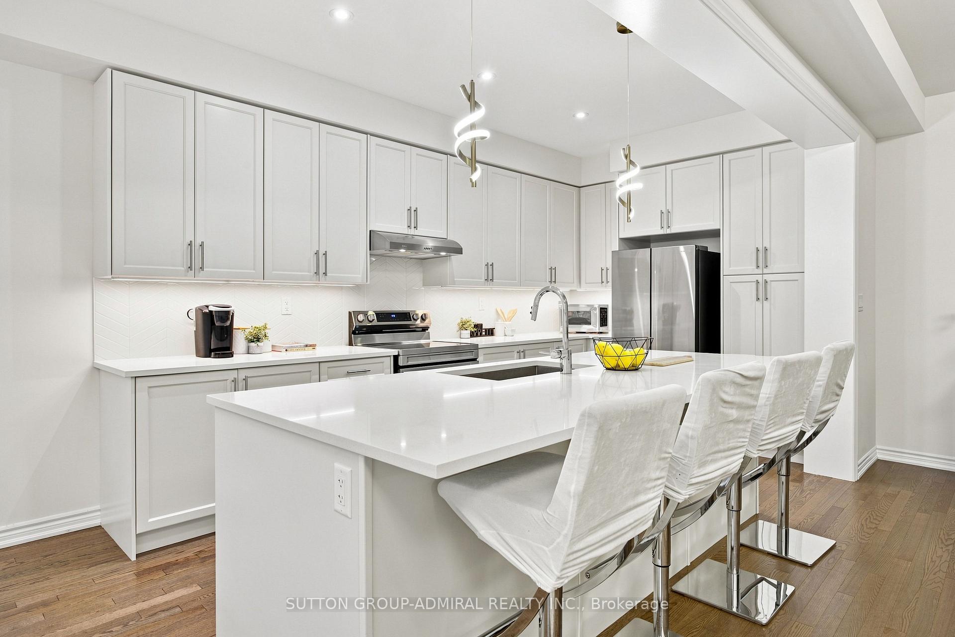 Photo 9 of 46 Fish Drive, Aurora, Bayview Northeast — HOMEH