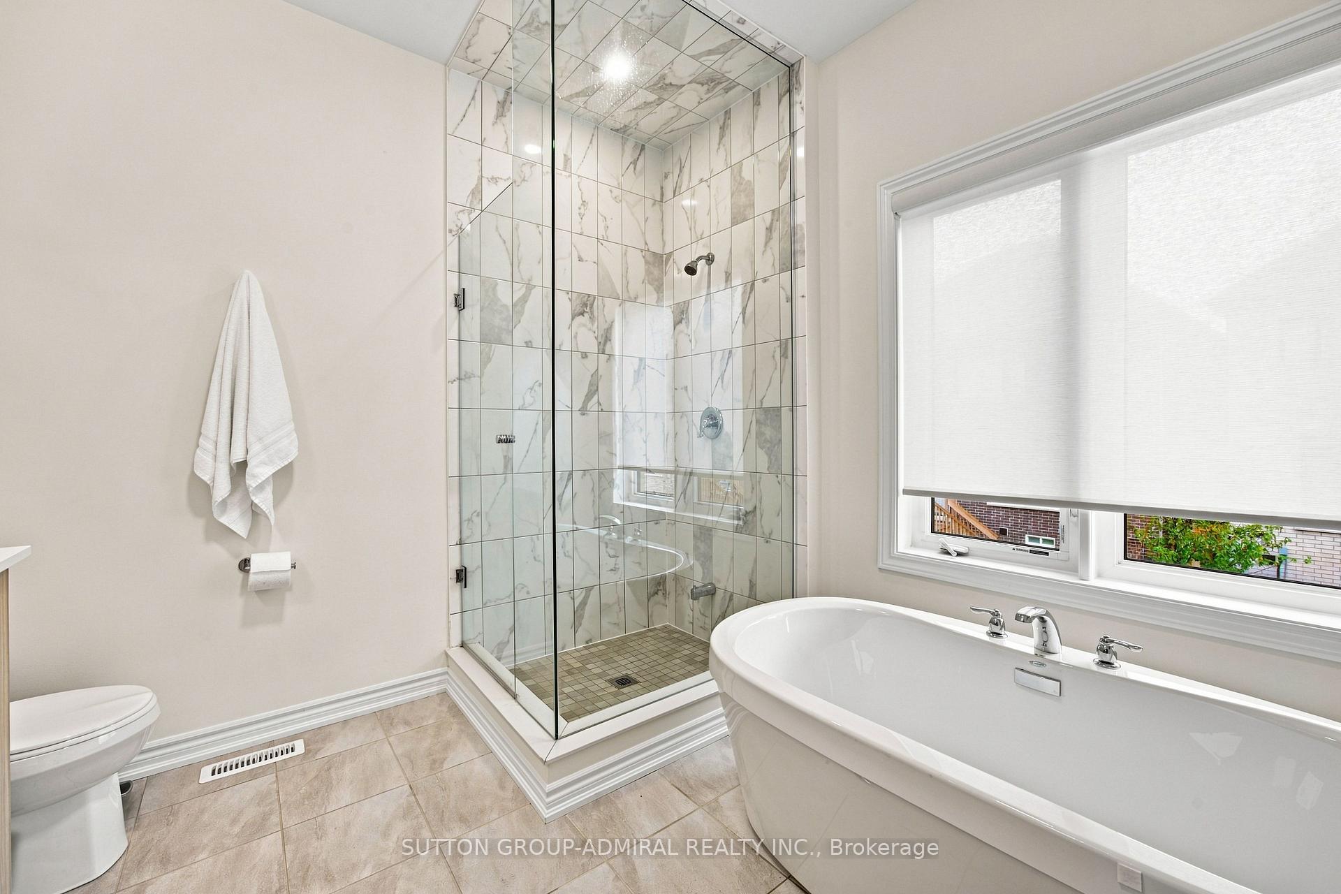 Photo 23 of 46 Fish Drive, Aurora, Bayview Northeast — HOMEH
