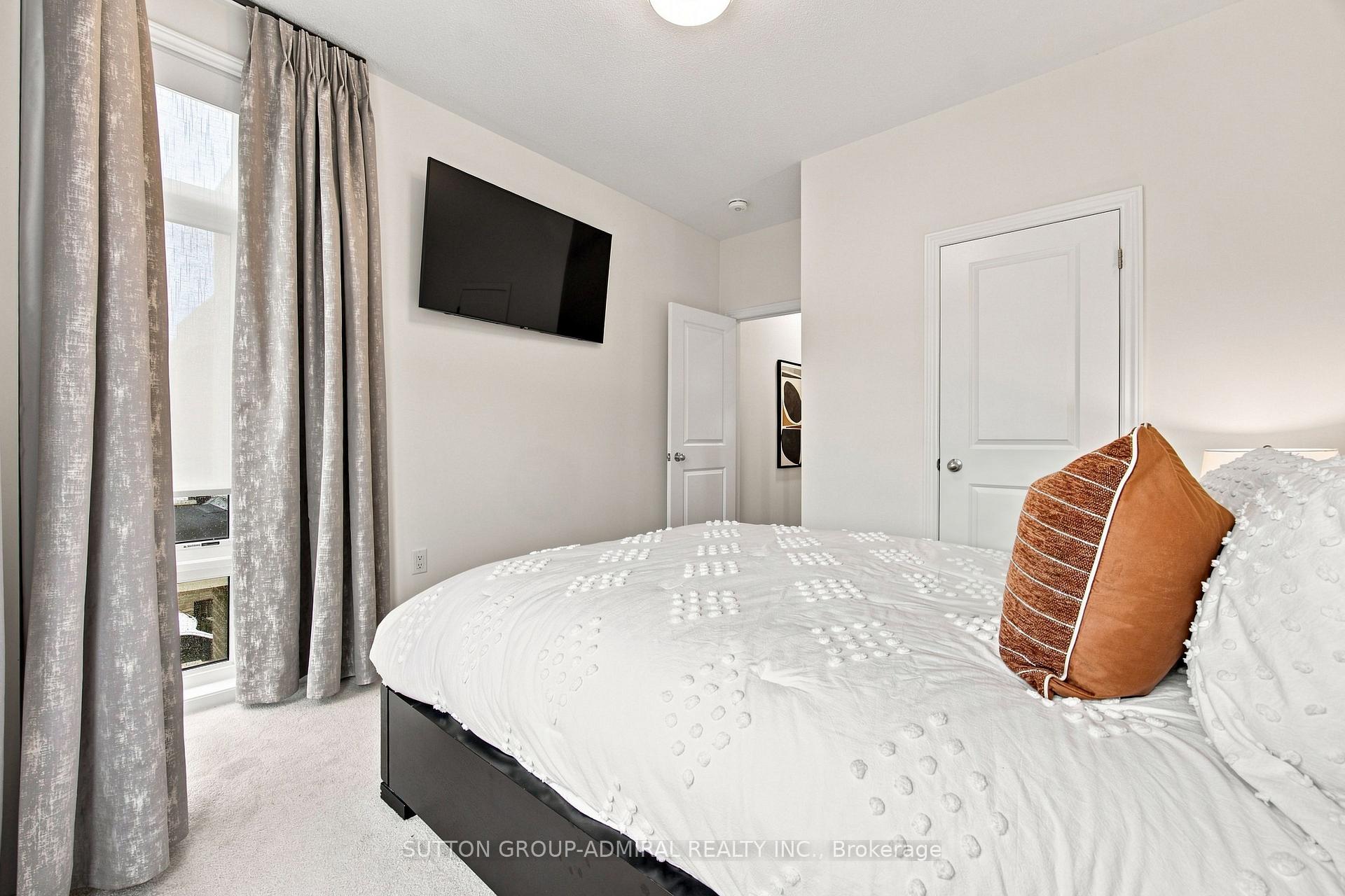 Photo 31 of 46 Fish Drive, Aurora, Bayview Northeast — HOMEH