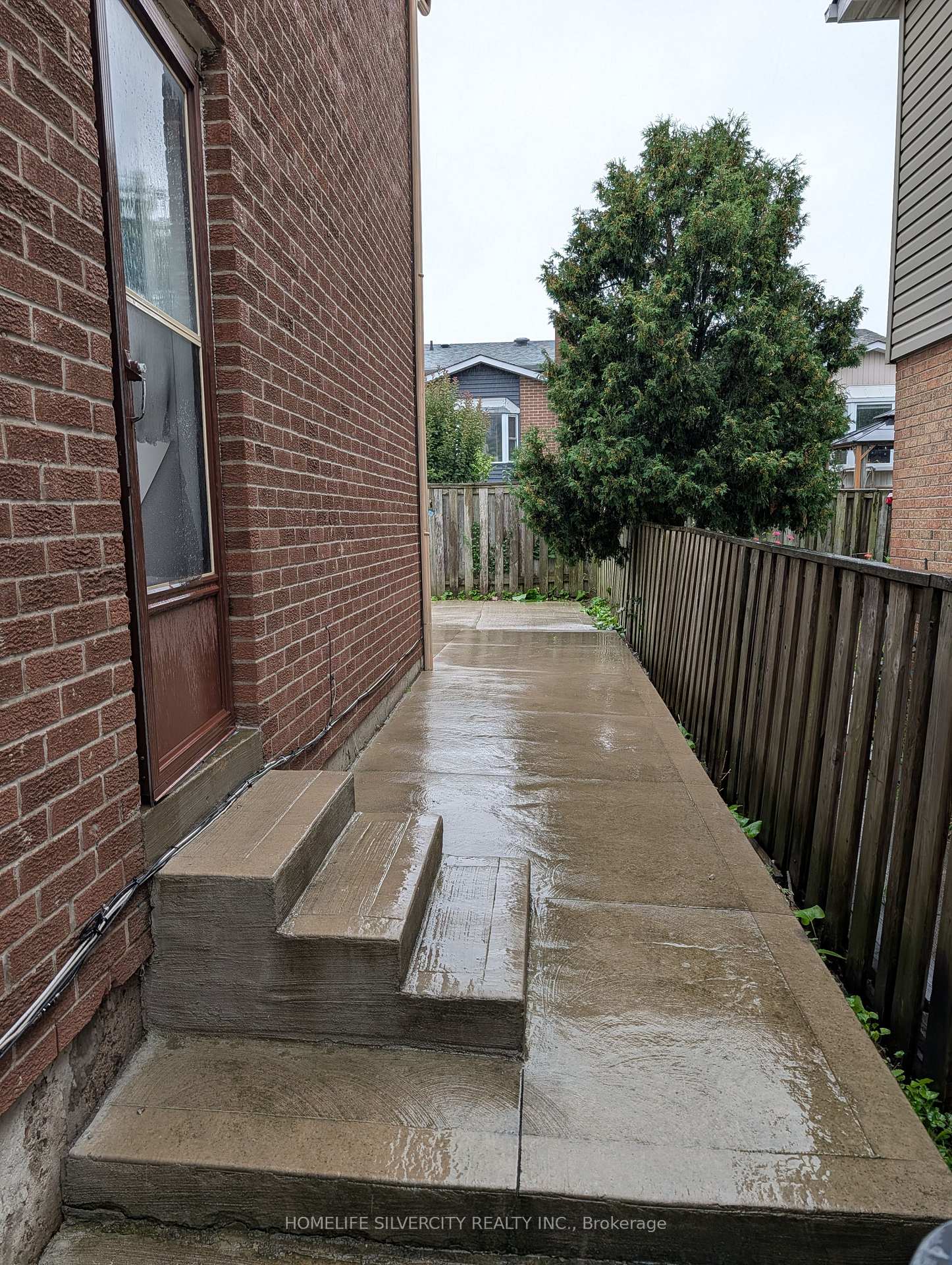 Photo 2 of 117 Simmons Boulevard, Brampton, Madoc — HOMEH