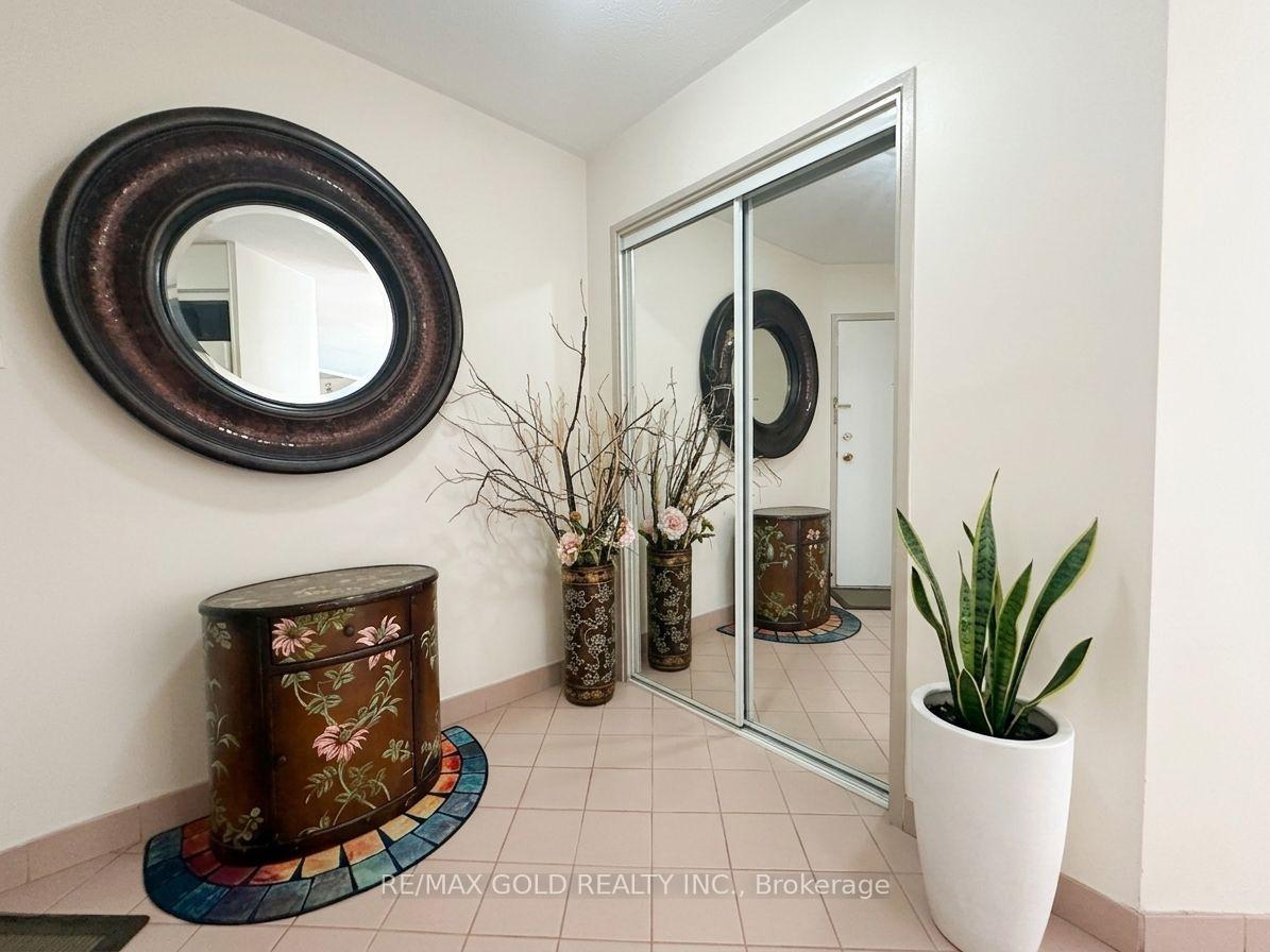 Photo 5 of Unit 1204, 2323 Confederation Parkway, Mississauga, Cooksville — HOMEH