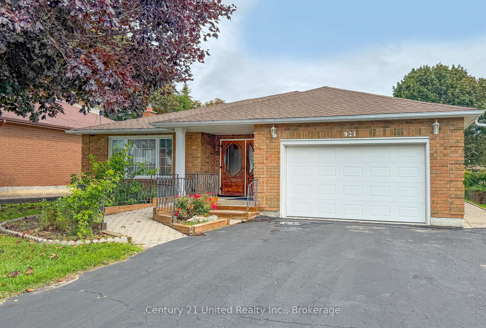 Photo of 921 Westwood Crescent