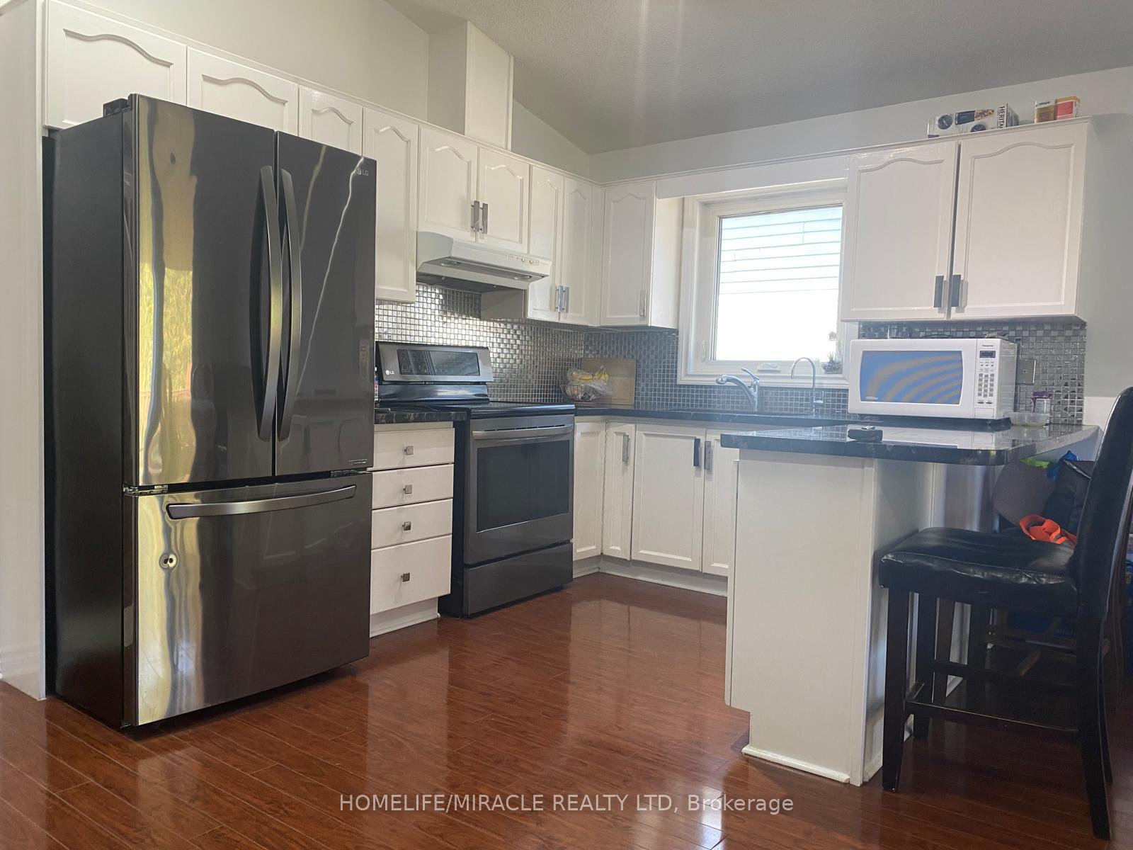 Photo 5 of 806 Fairway Crescent, Kitchener, Idlewood — HOMEH