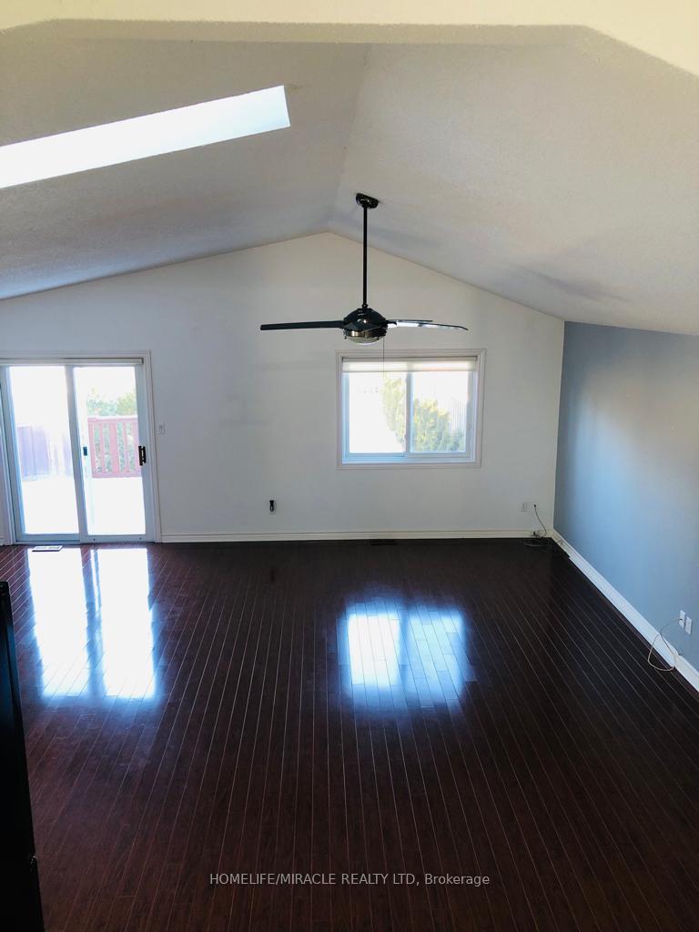 Photo 7 of 806 Fairway Crescent, Kitchener, Idlewood — HOMEH