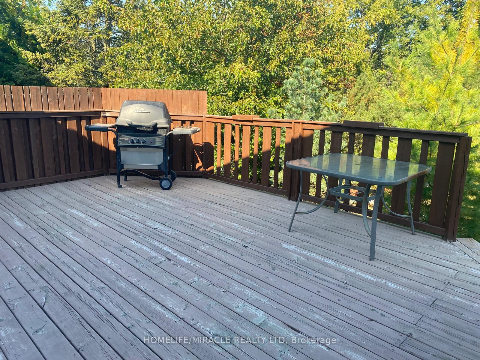 Photo 10 of 806 Fairway Crescent, Kitchener, Idlewood — HOMEH