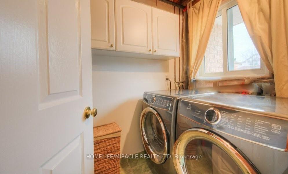 Photo 12 of 806 Fairway Crescent, Kitchener, Idlewood — HOMEH