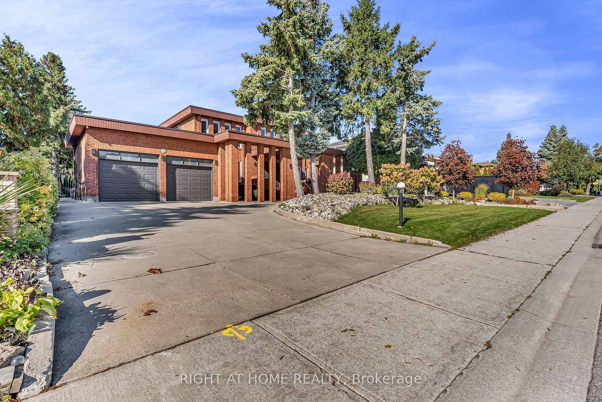 Front of Unit Lower level, 373 Firglen Ridge