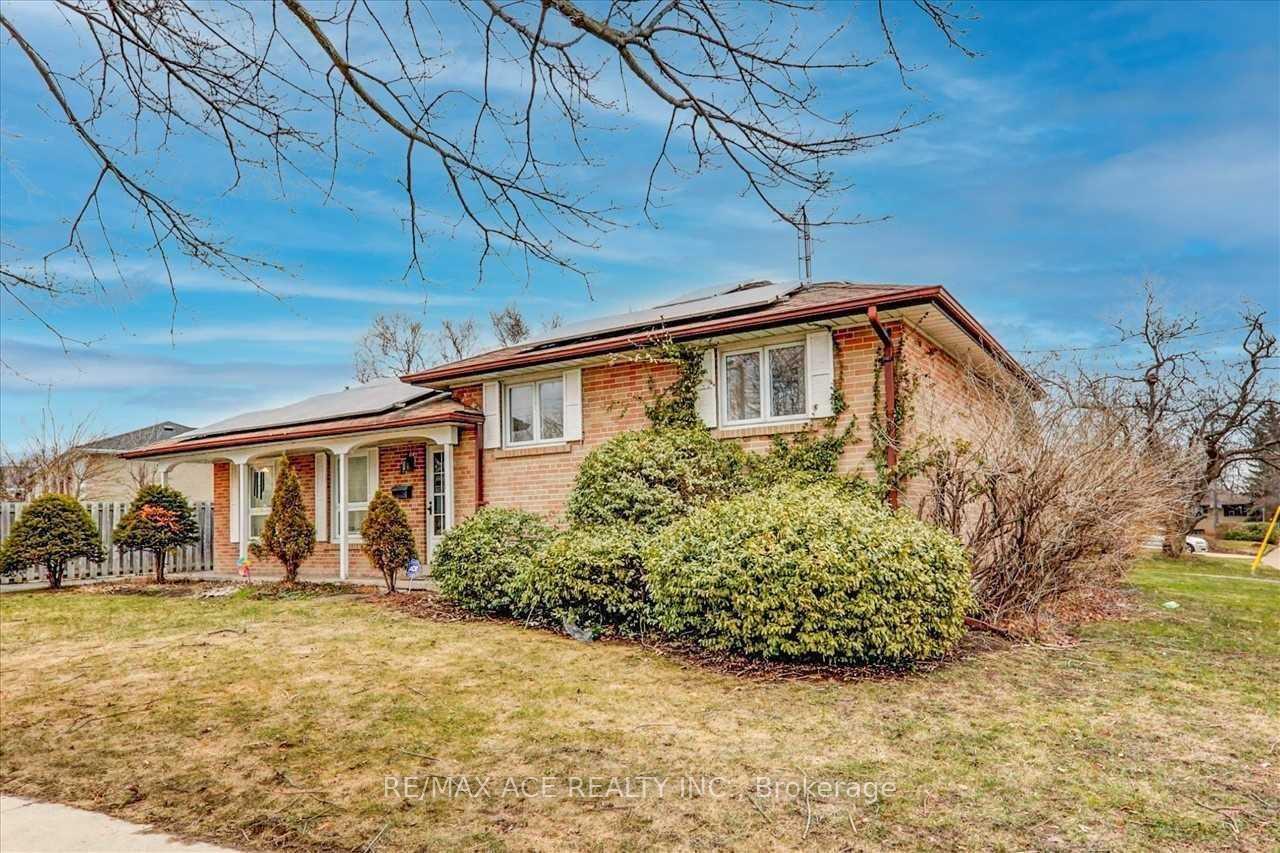 Photo 3 of 1 Wagner Drive, Scarborough, West Hill — HOMEH