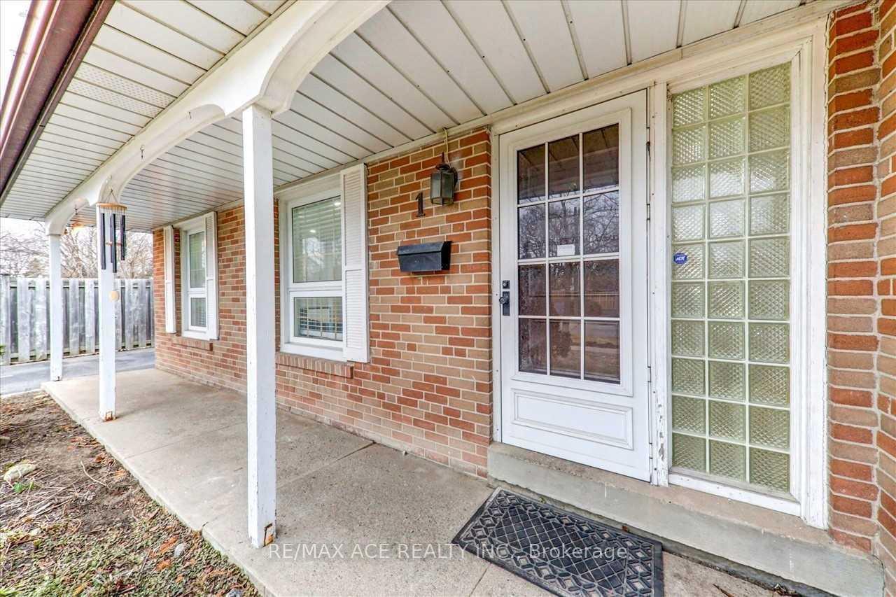 Photo 5 of 1 Wagner Drive, Scarborough, West Hill — HOMEH