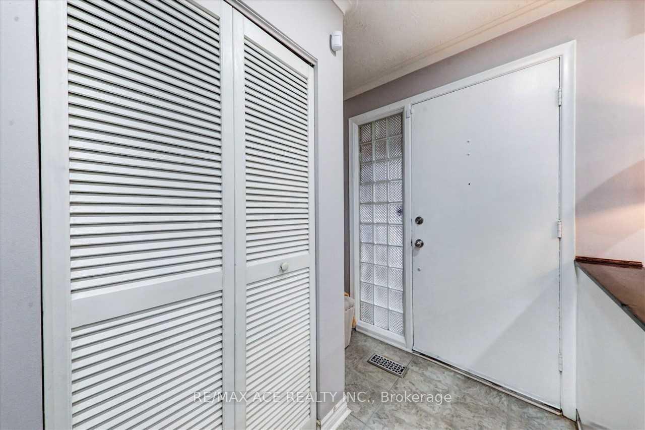 Photo 6 of 1 Wagner Drive, Scarborough, West Hill — HOMEH