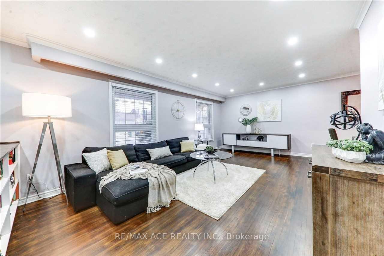 Photo 7 of 1 Wagner Drive, Scarborough, West Hill — HOMEH