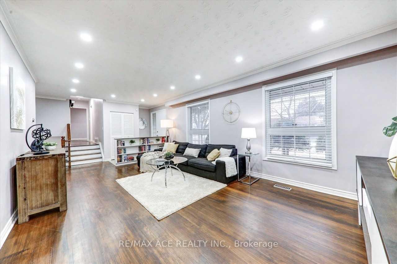 Photo 9 of 1 Wagner Drive, Scarborough, West Hill — HOMEH