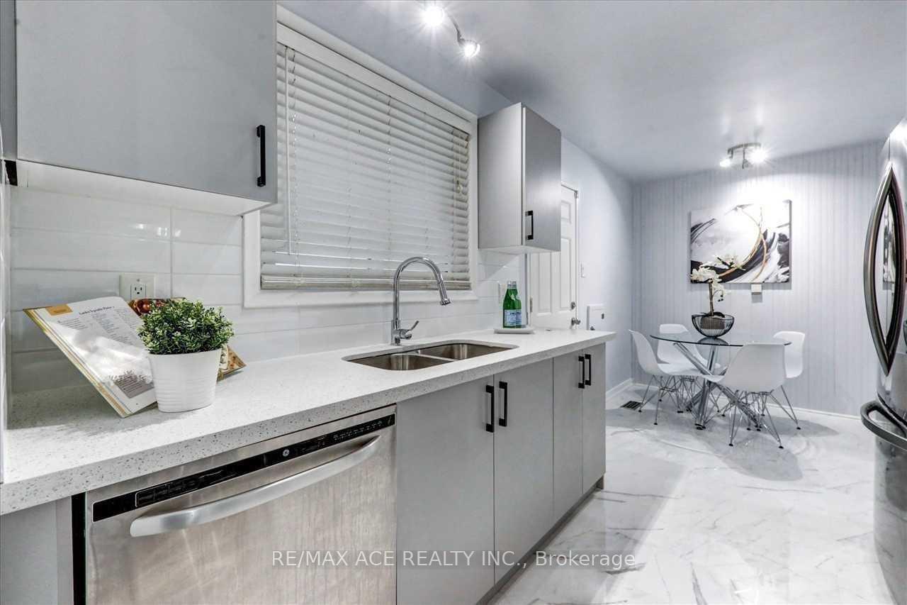 Photo 12 of 1 Wagner Drive, Scarborough, West Hill — HOMEH