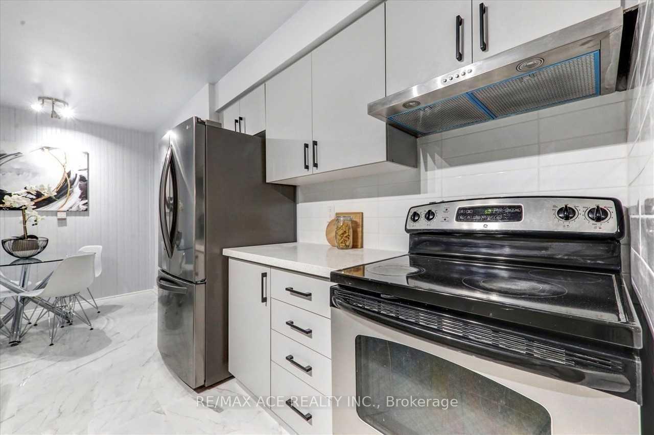 Photo 13 of 1 Wagner Drive, Scarborough, West Hill — HOMEH