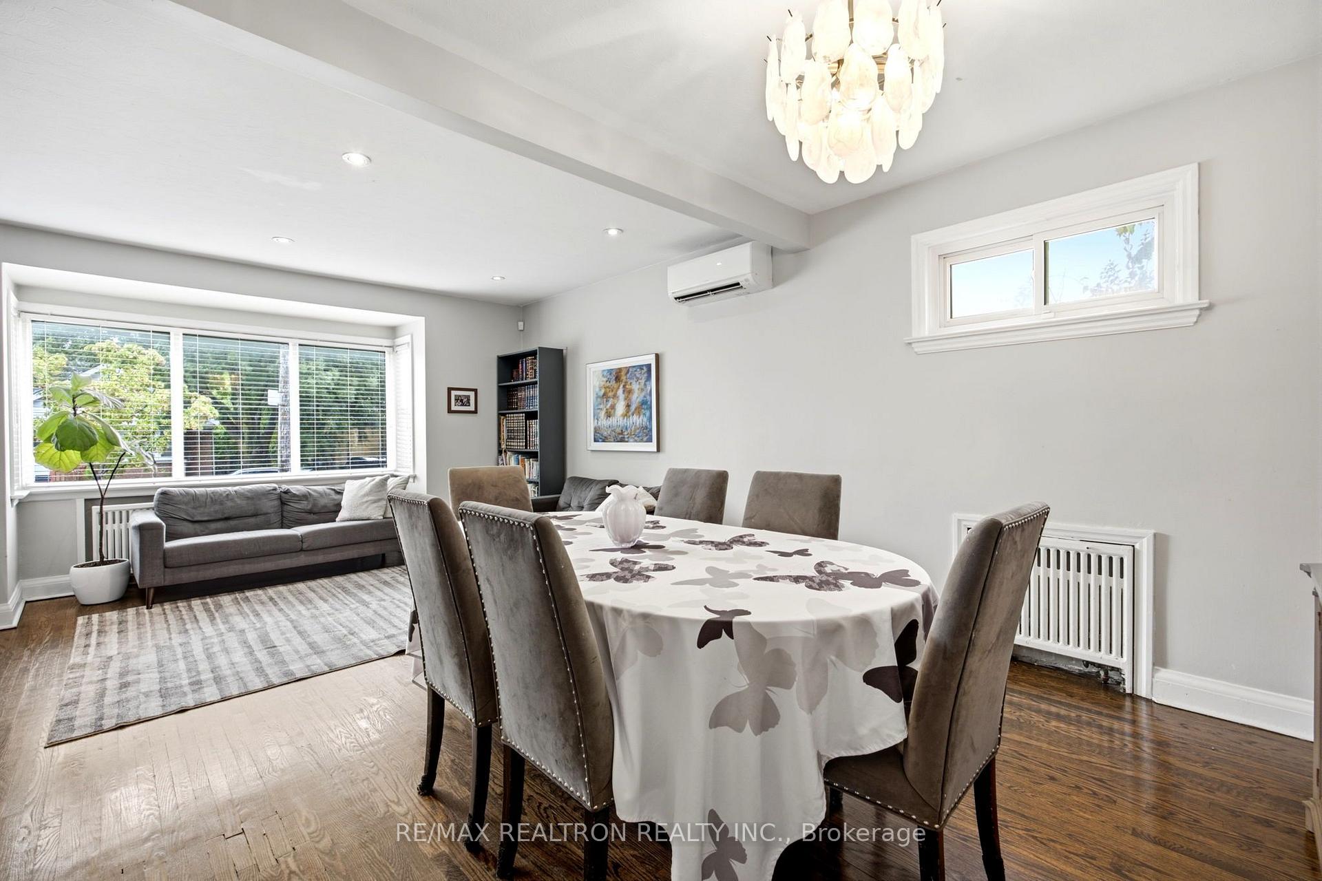 Photo 4 of 149 Fairholme Avenue, Toronto, Englemount-Lawrence — HOMEH