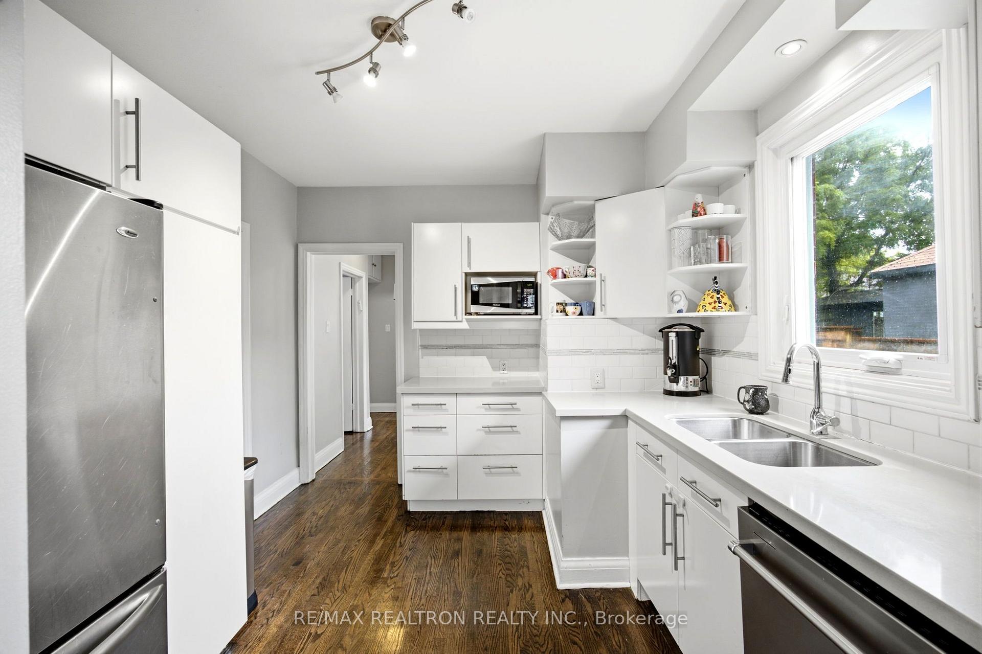 Photo 5 of 149 Fairholme Avenue, Toronto, Englemount-Lawrence — HOMEH