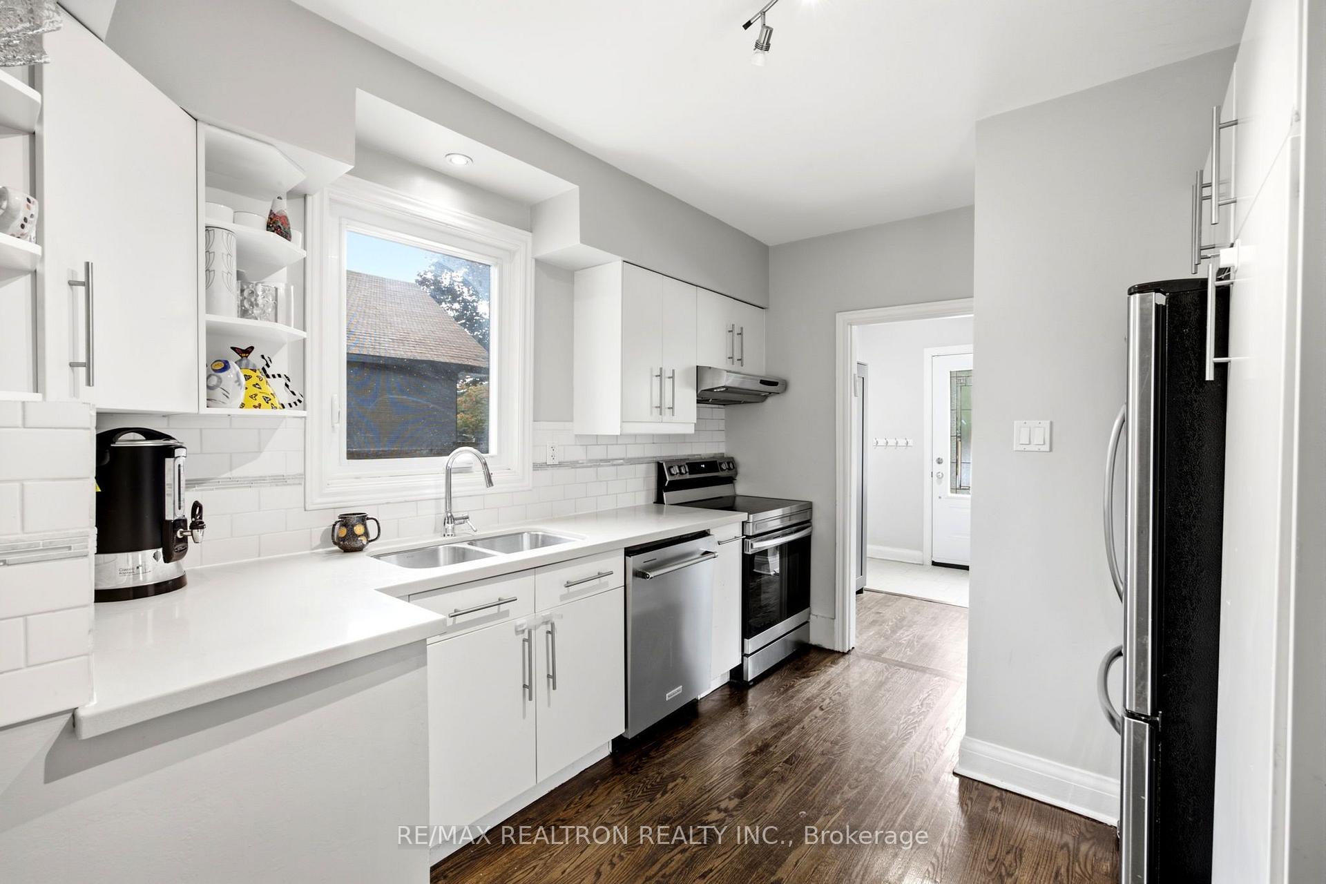 Photo 6 of 149 Fairholme Avenue, Toronto, Englemount-Lawrence — HOMEH
