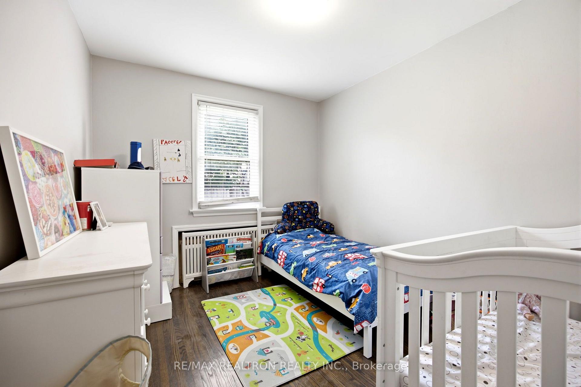 Photo 8 of 149 Fairholme Avenue, Toronto, Englemount-Lawrence — HOMEH
