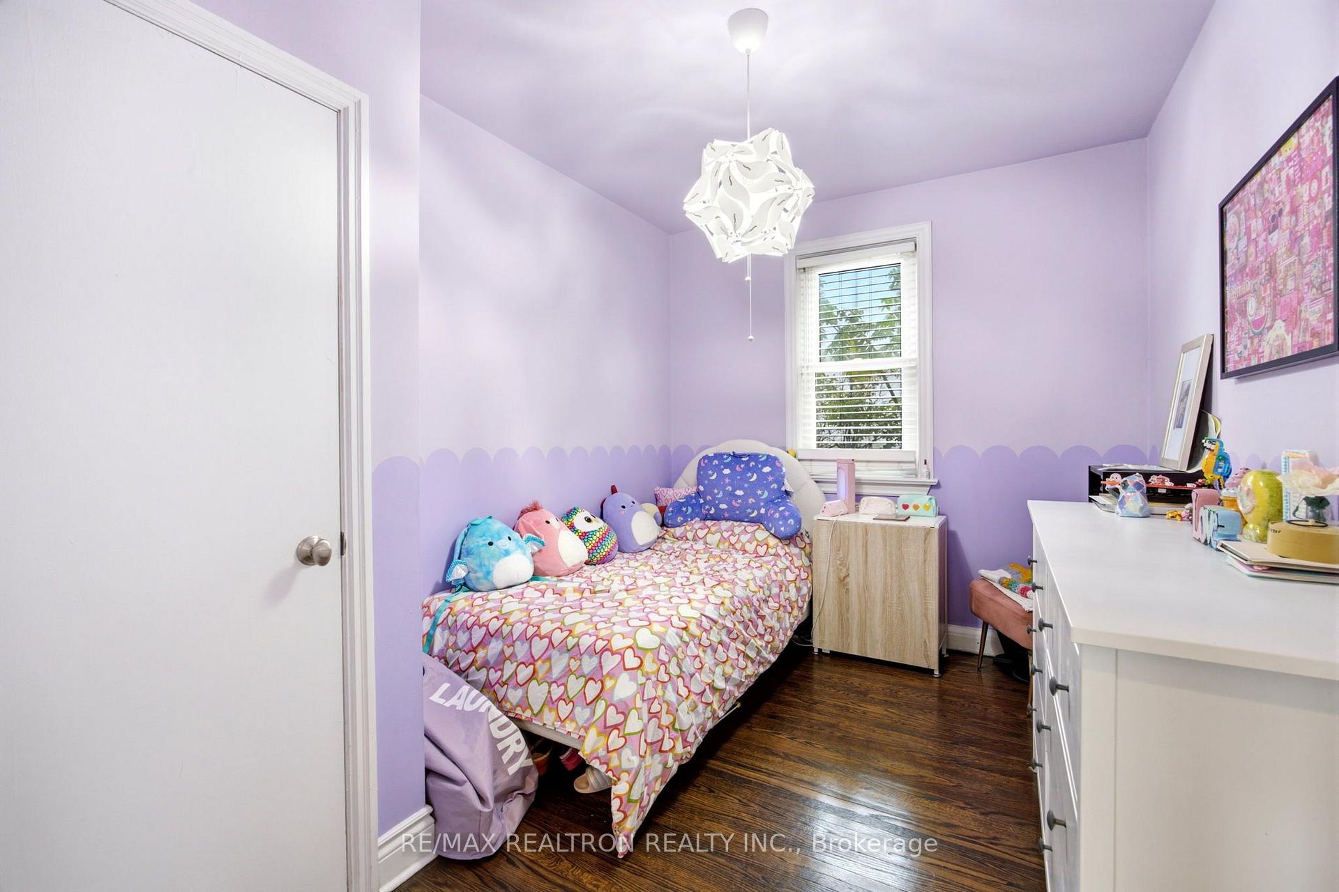 Photo 9 of 149 Fairholme Avenue, Toronto, Englemount-Lawrence — HOMEH