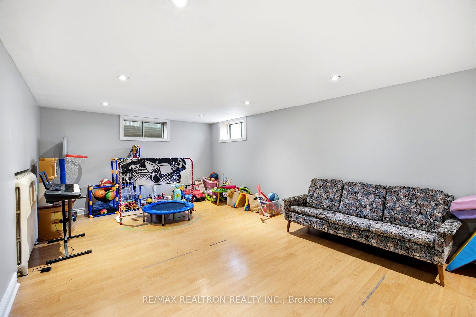 Photo 12 of 149 Fairholme Avenue, Toronto, Englemount-Lawrence — HOMEH