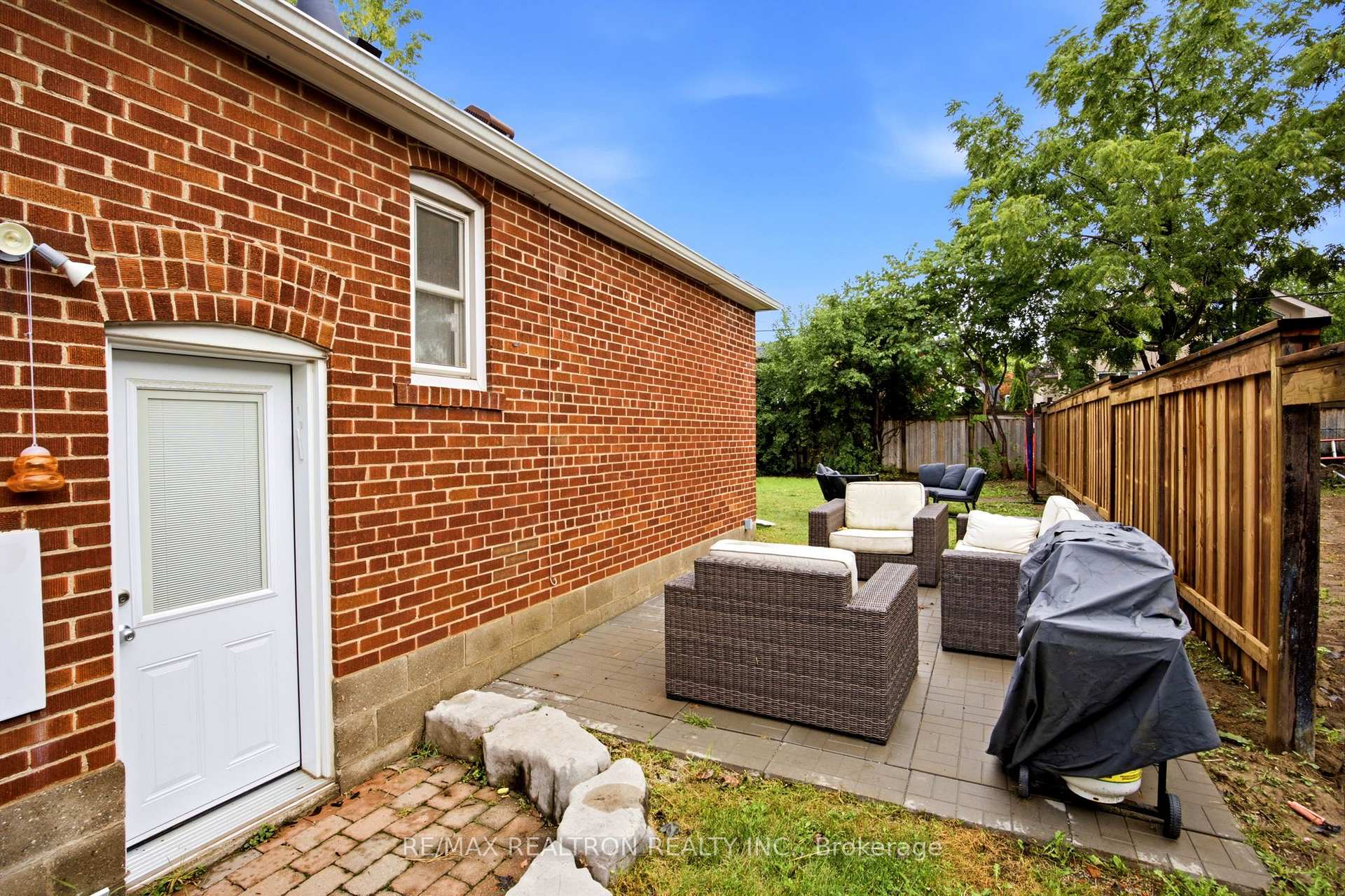 Photo 16 of 149 Fairholme Avenue, Toronto, Englemount-Lawrence — HOMEH